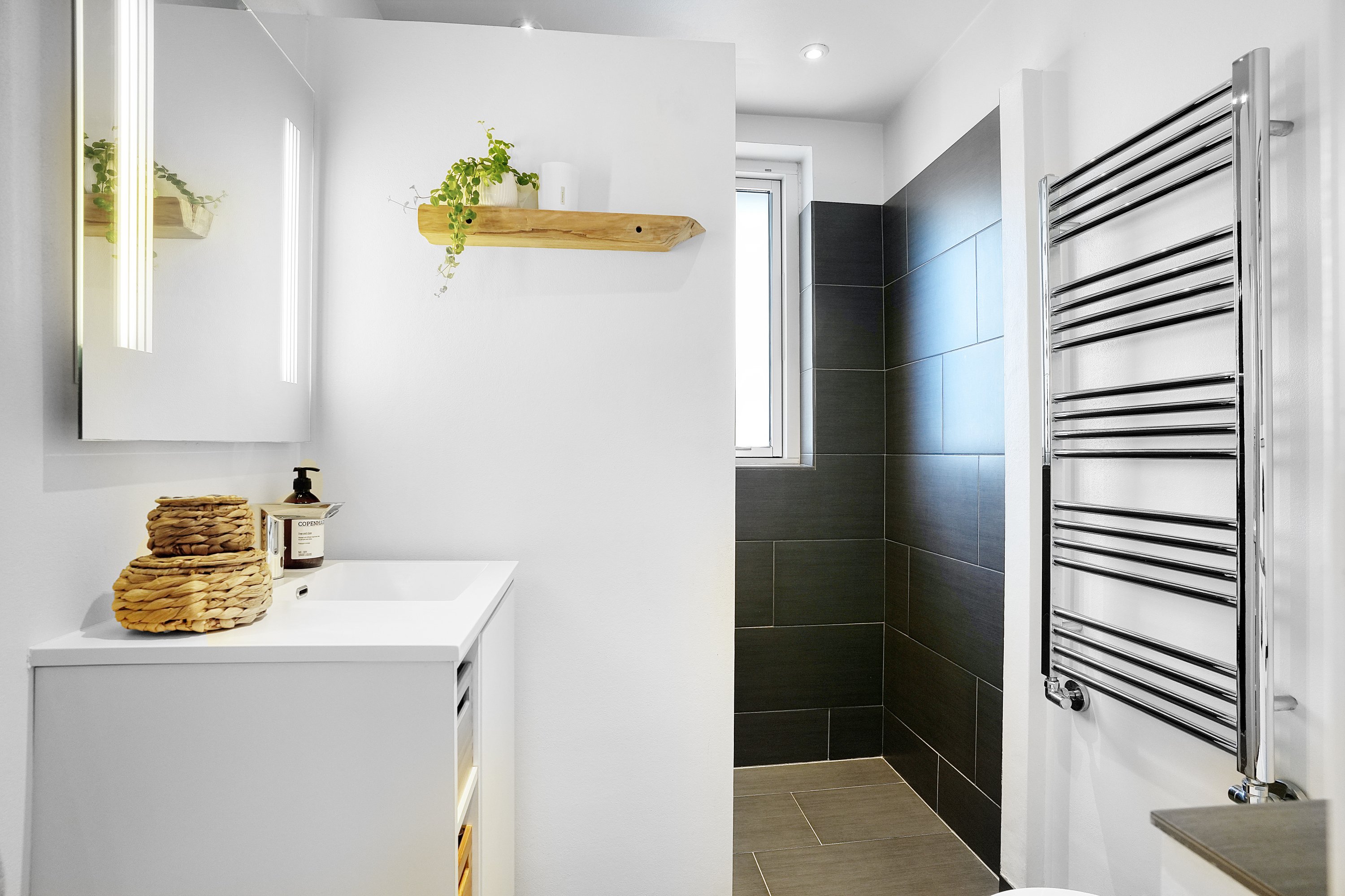 Fremhævet badeværelse billede i fuldskærmstilstand. Billede af Damtoften 5, 2680 Solrød Strand