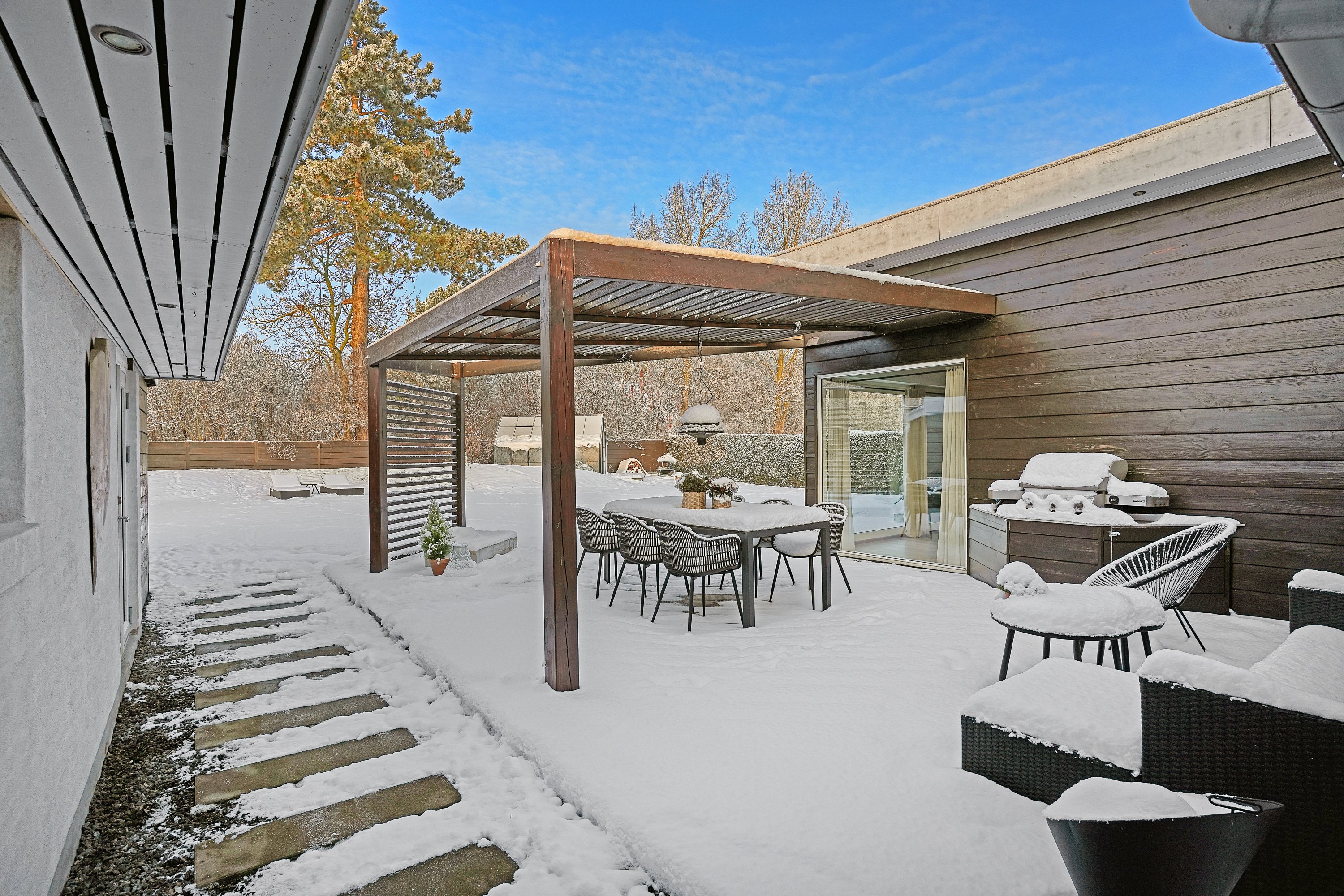 Fremhævet terrasse billede i fuldskærmstilstand. Billede af Damtoften 5, 2680 Solrød Strand