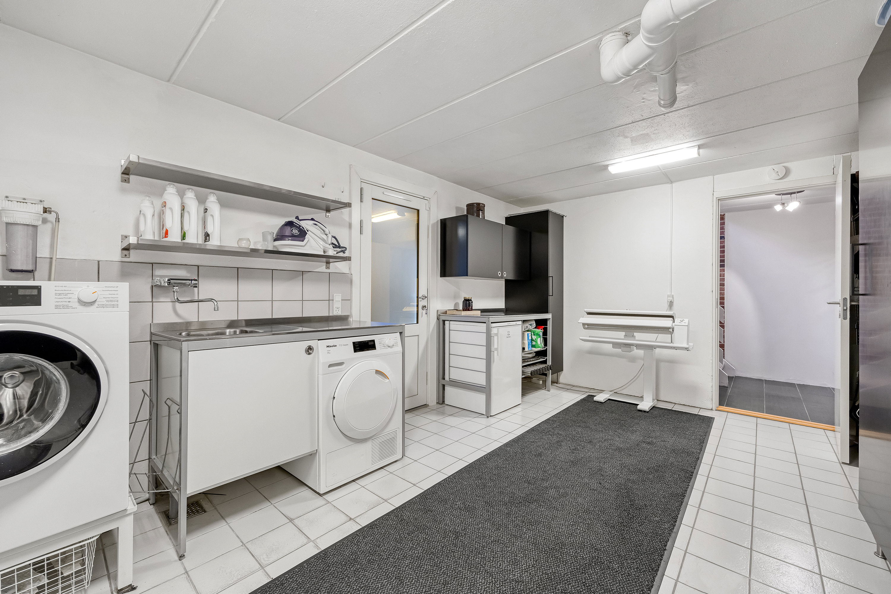 Fremhævet vaskerum billede i fuldskærmstilstand. Billede af Rytterbakken 3, 3650 Ølstykke