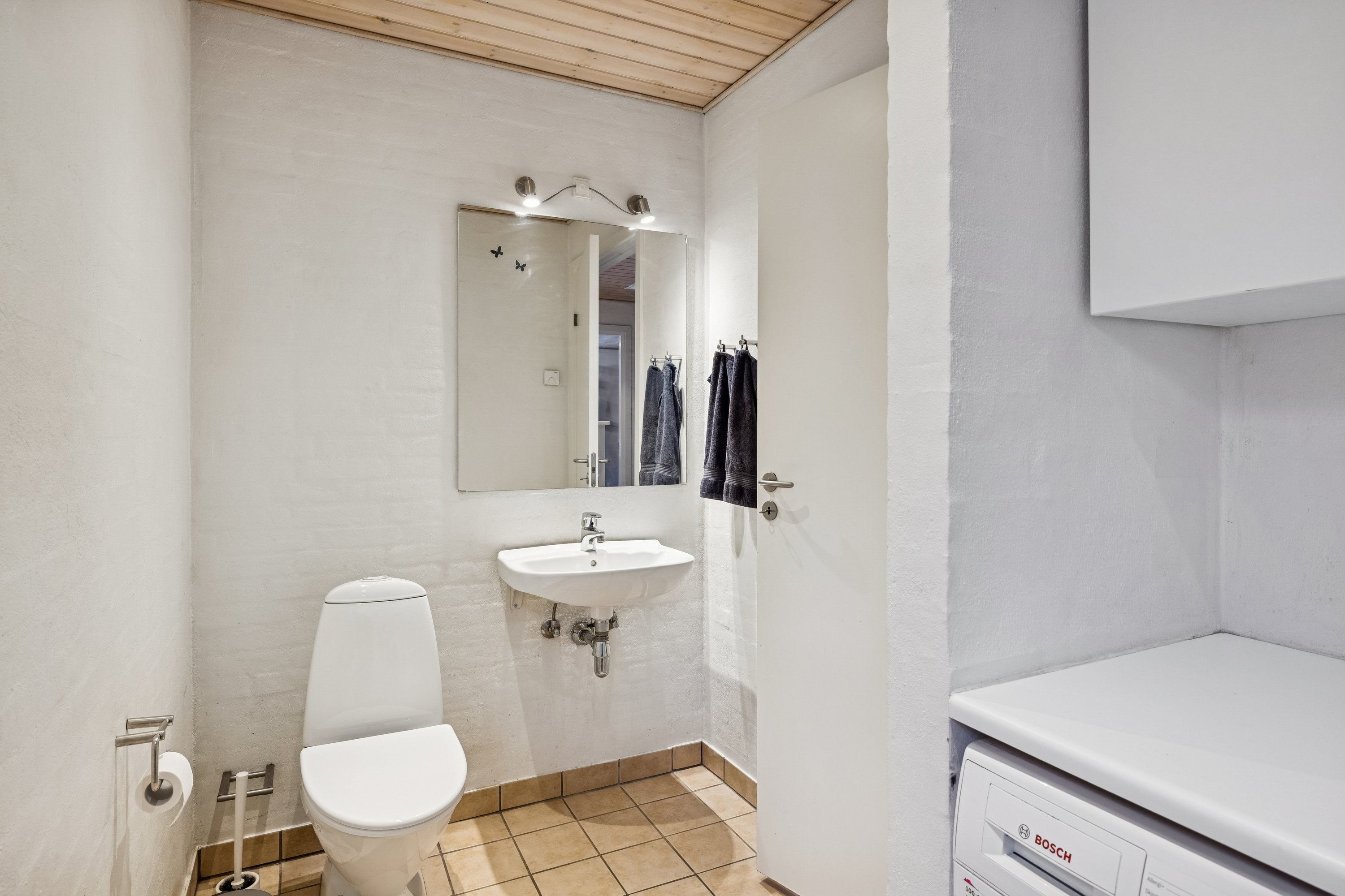 Fremhævet badeværelse billede i fuldskærmstilstand. Billede af Mælkevejen 7, 8541 Skødstrup