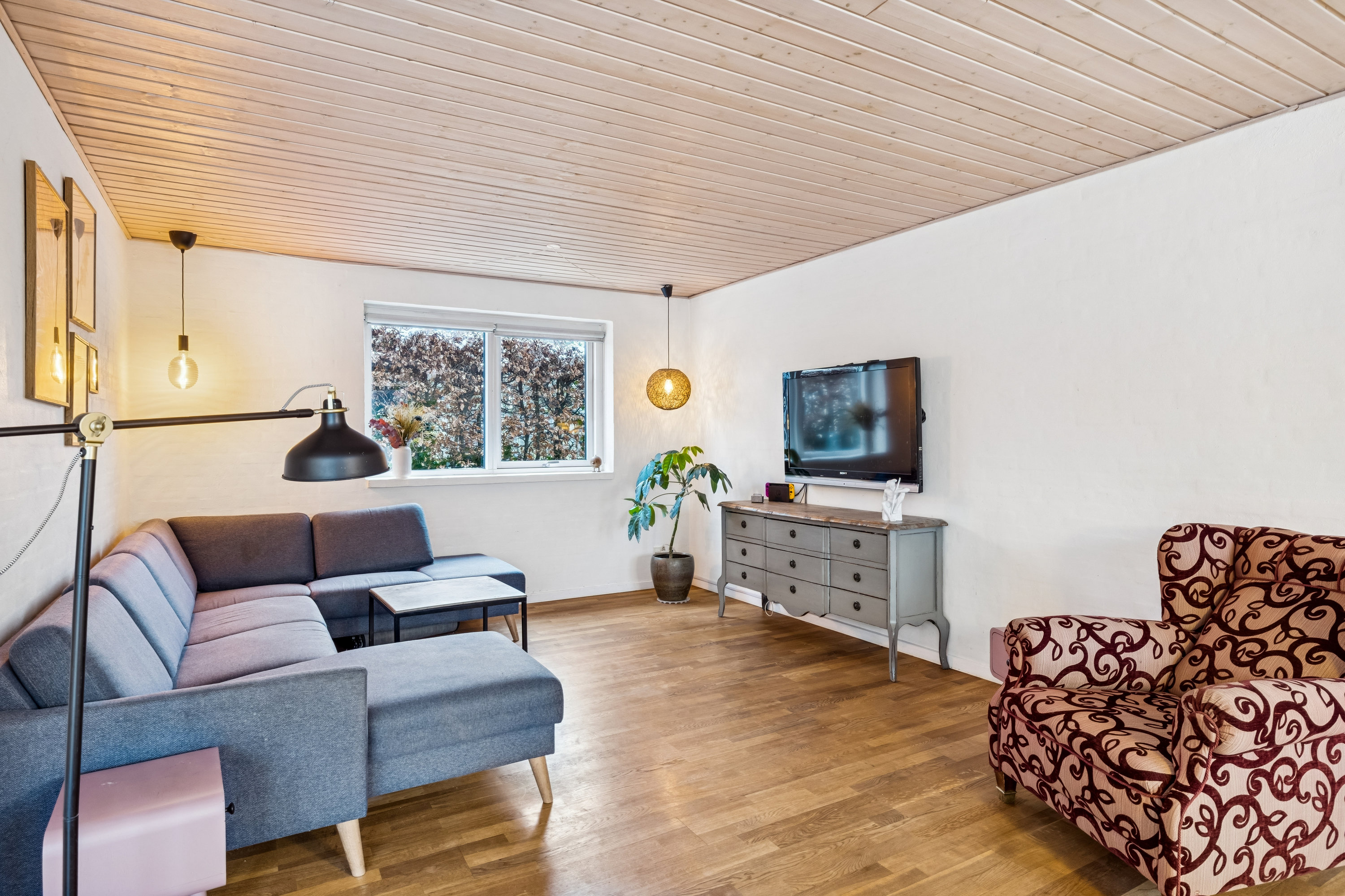 Fremhævet stue billede i fuldskærmstilstand. Billede af Mælkevejen 7, 8541 Skødstrup