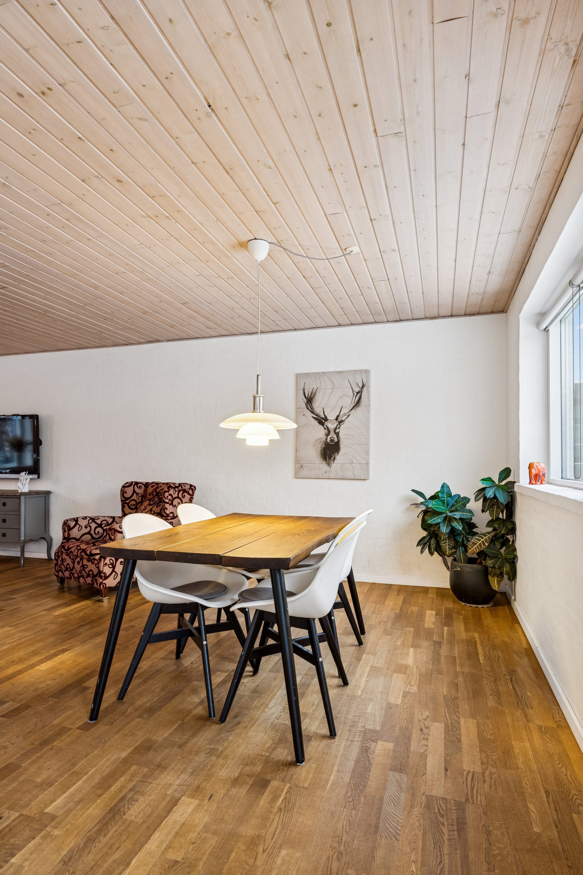 Fremhævet stue billede i fuldskærmstilstand. Billede af Mælkevejen 7, 8541 Skødstrup