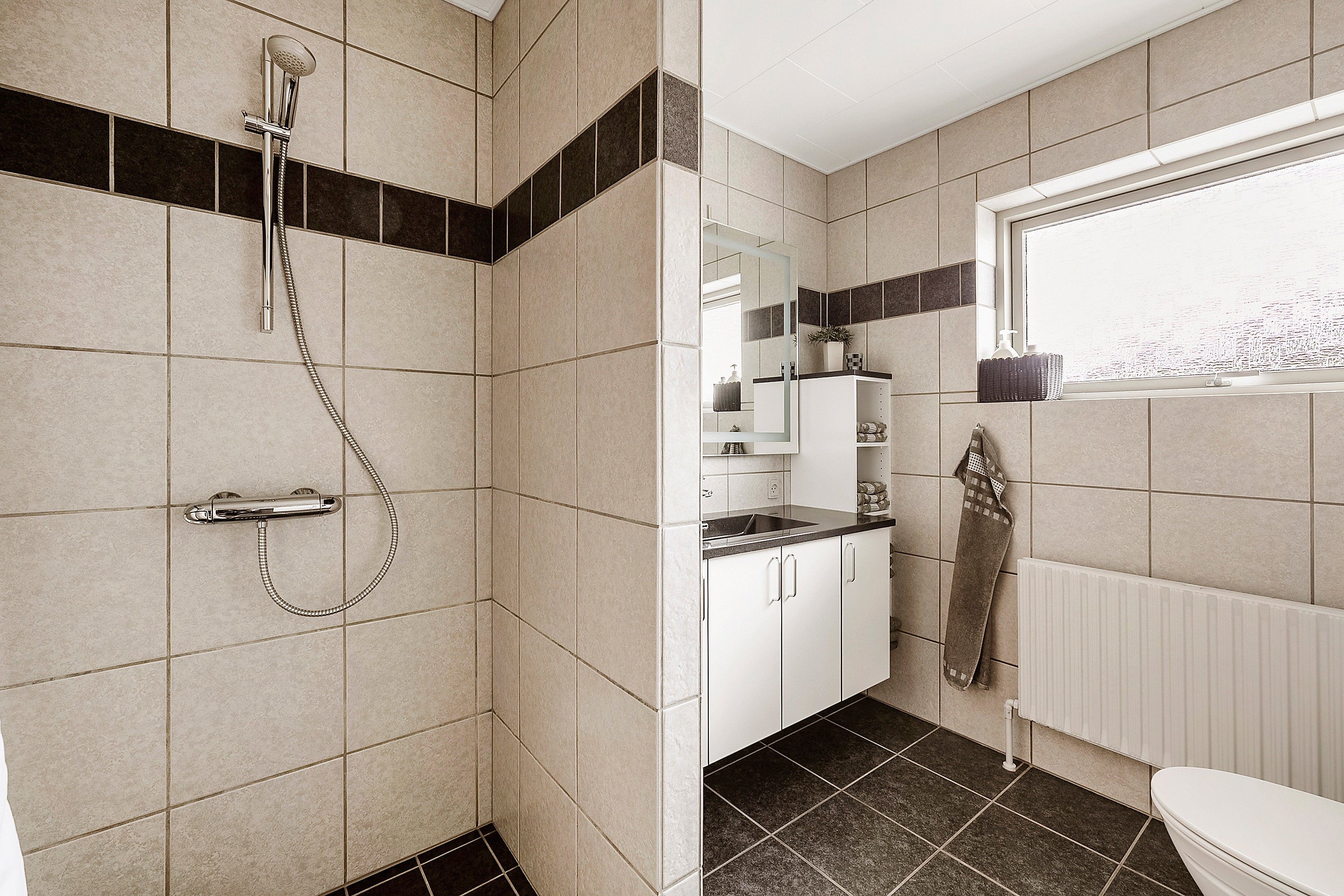 Fremhævet badeværelse billede i fuldskærmstilstand. Billede af Thorsvej 15, 4220 Korsør