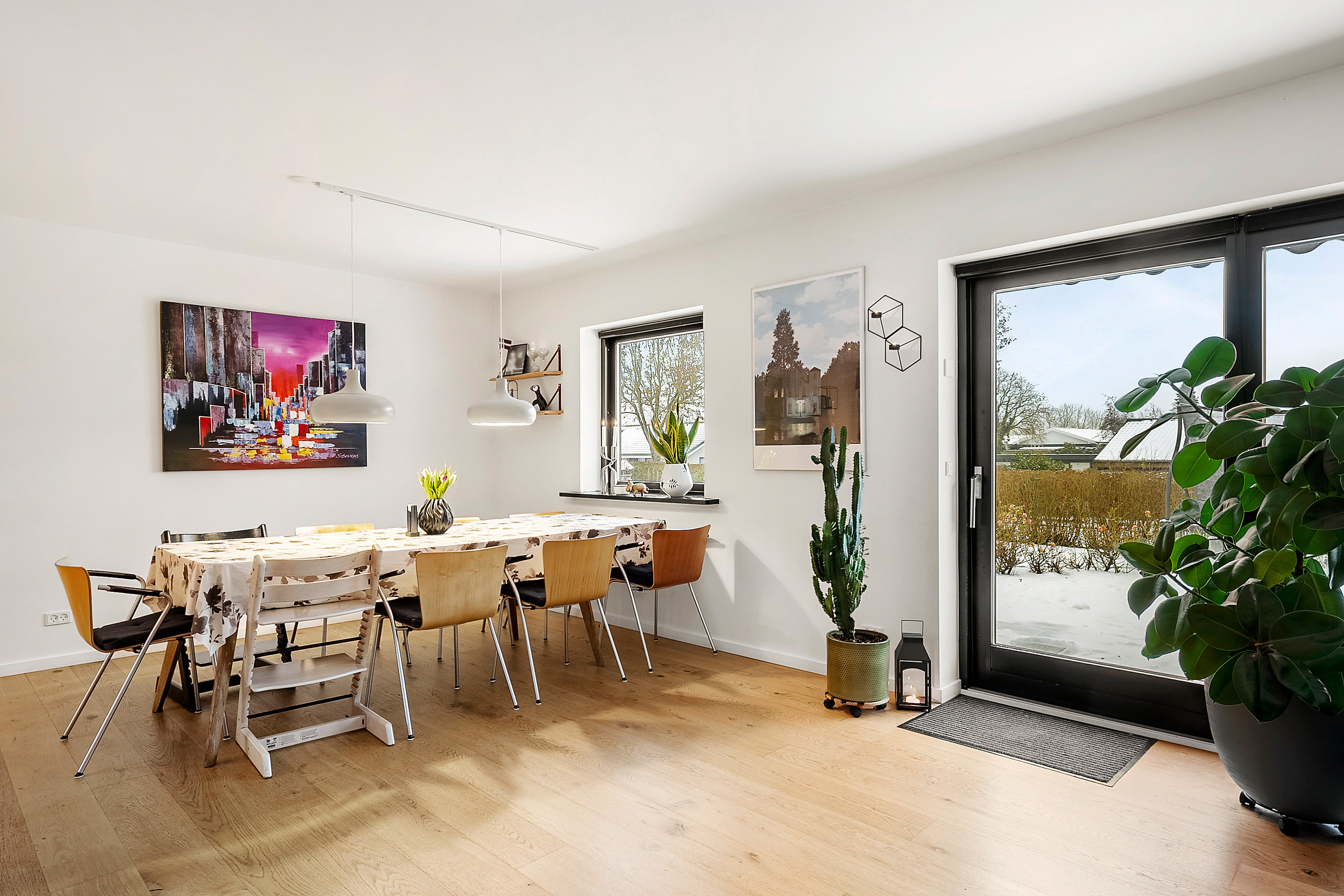 Fremhævet spisestue billede i fuldskærmstilstand. Billede af Ølunden 17, 5330 Munkebo