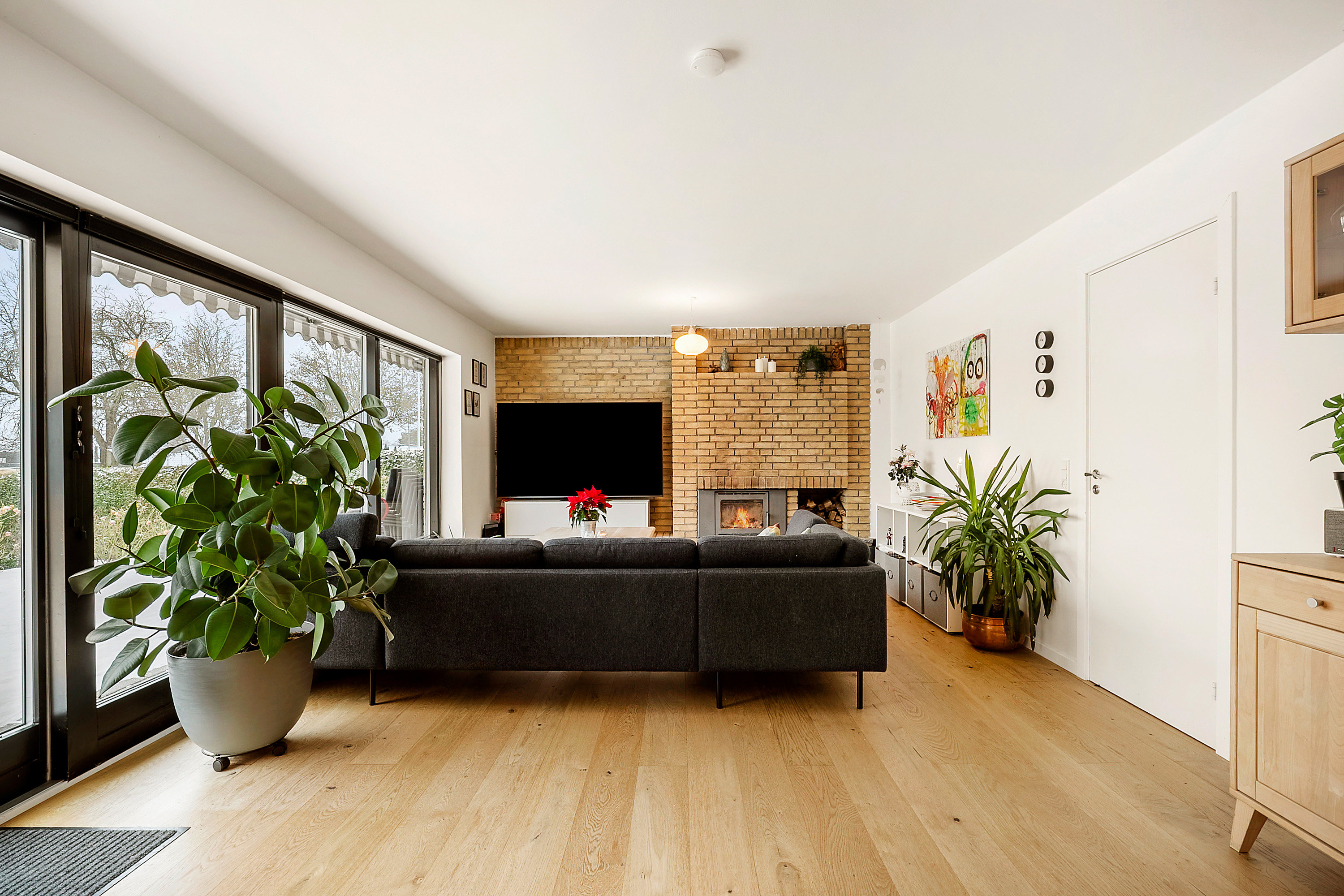 Fremhævet stue billede i fuldskærmstilstand. Billede af Ølunden 17, 5330 Munkebo