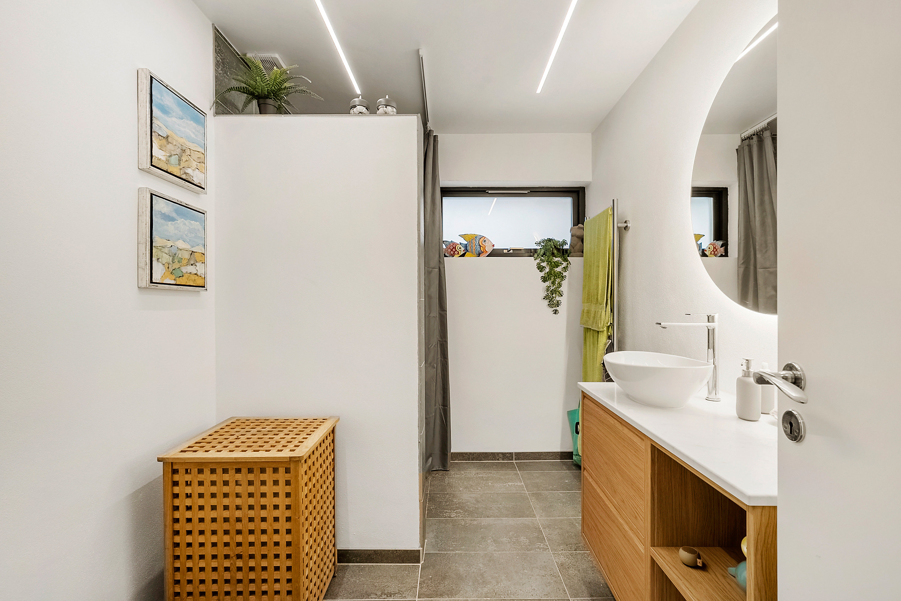 Fremhævet badeværelse billede i fuldskærmstilstand. Billede af Ølunden 17, 5330 Munkebo