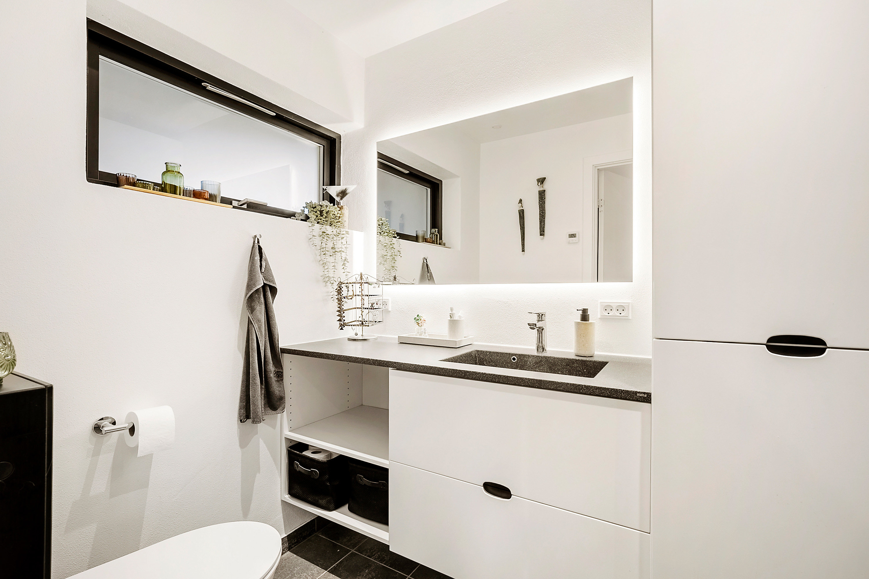 Fremhævet badeværelse billede i fuldskærmstilstand. Billede af Ølunden 17, 5330 Munkebo