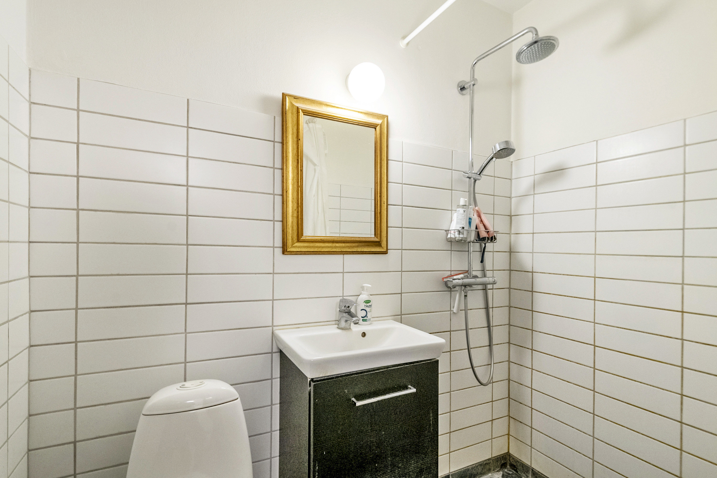 Fremhævet badeværelse billede i fuldskærmstilstand. Billede af Edouard Suensons Gade 4, 3. b., Trøjborg , 8200 Aarhus N