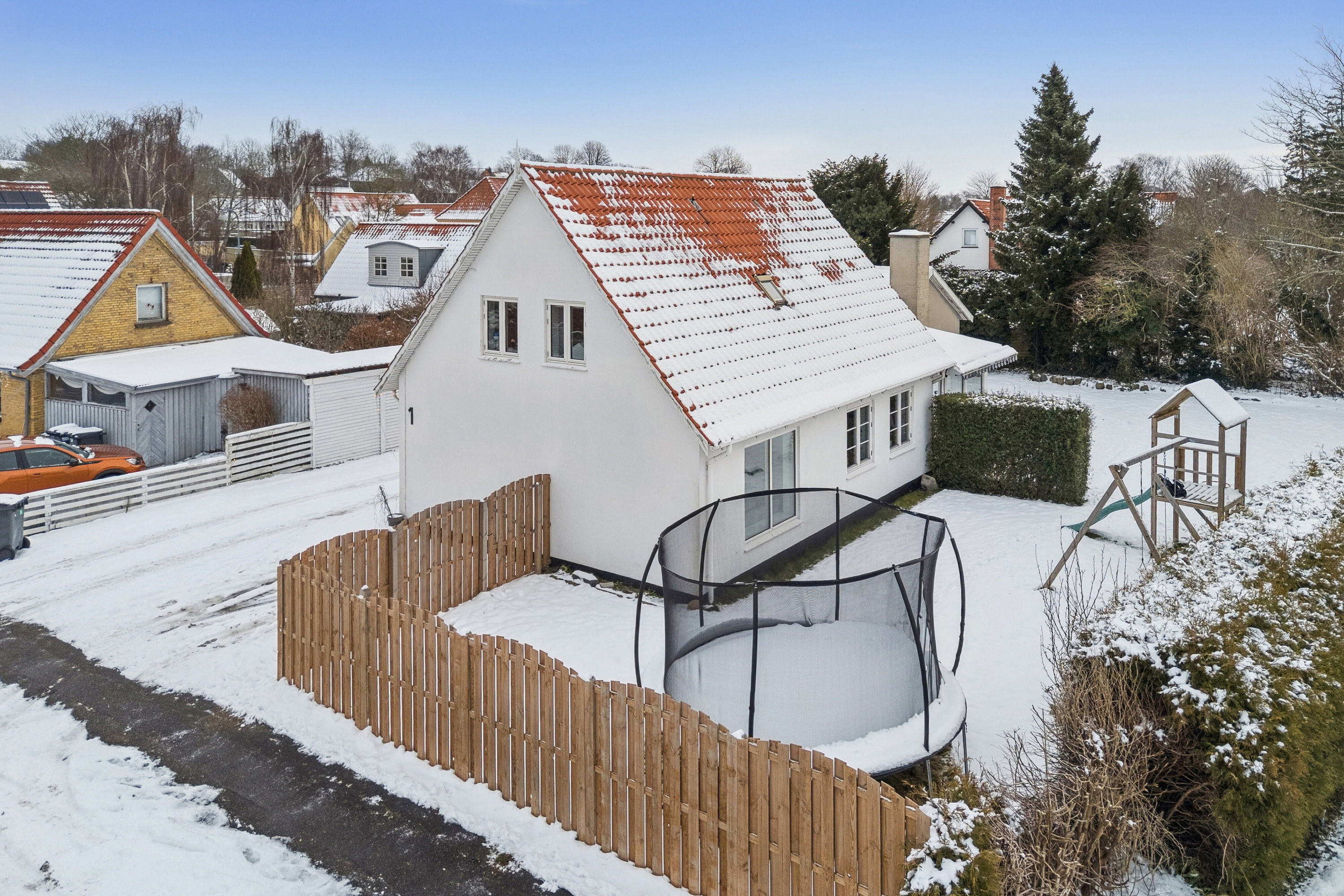 Fremhævet set fra vejen billede i fuldskærmstilstand. Billede af Birkevej 1, Ubby, 4490 Jerslev Sjælland