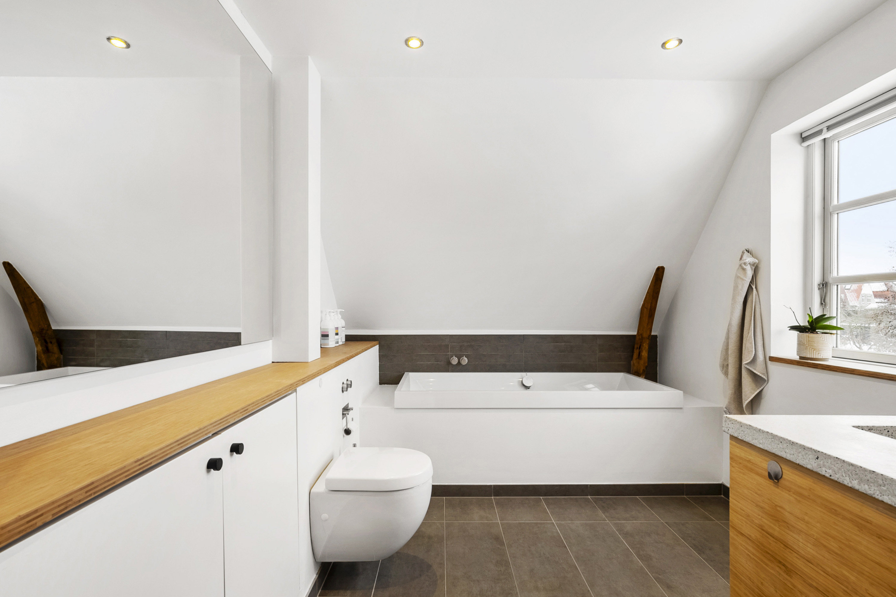 Fremhævet badeværelse billede i fuldskærmstilstand. Billede af Helsingborggade 27, 5000 Odense C