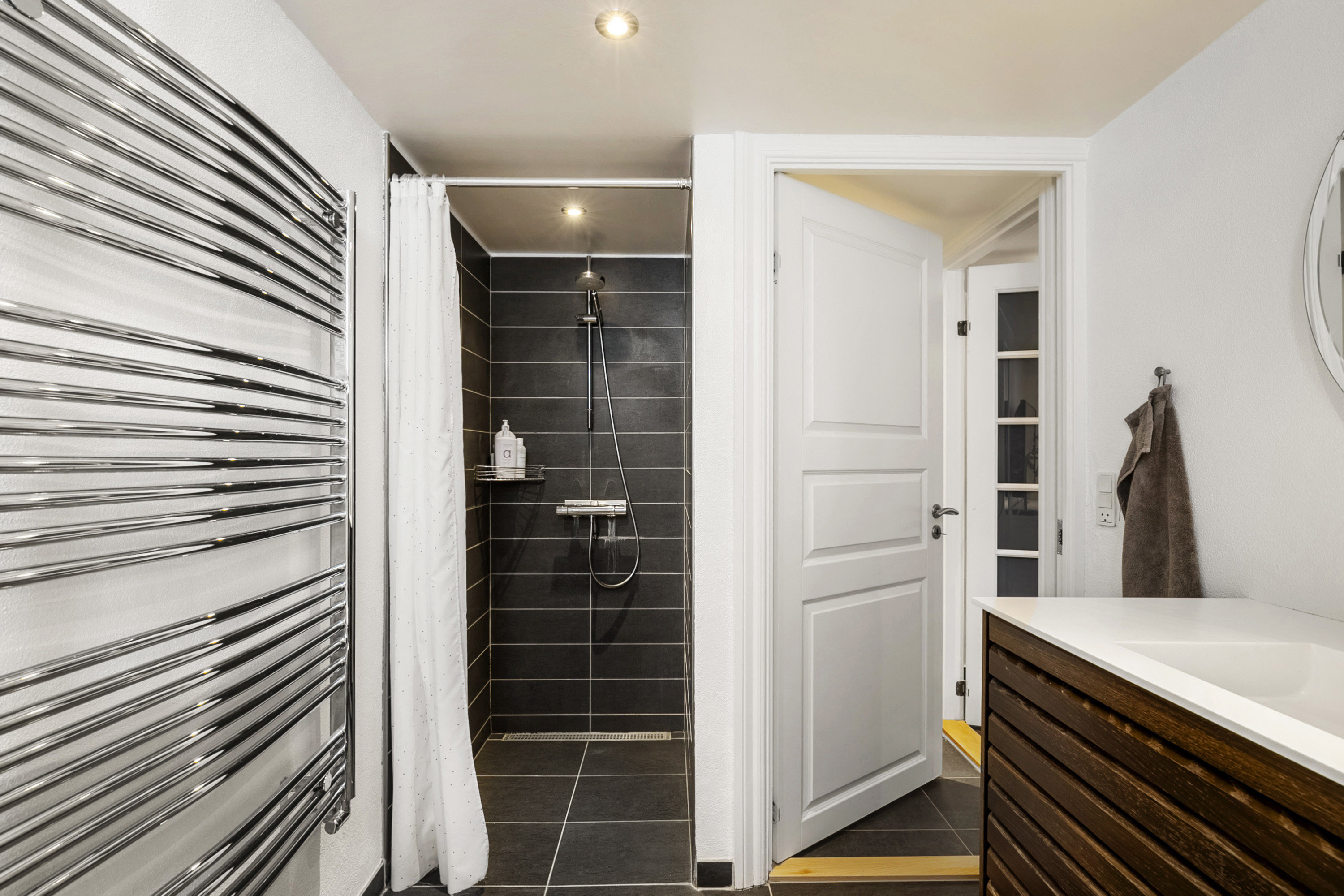 Fremhævet badeværelse billede i fuldskærmstilstand. Billede af Helsingborggade 27, 5000 Odense C