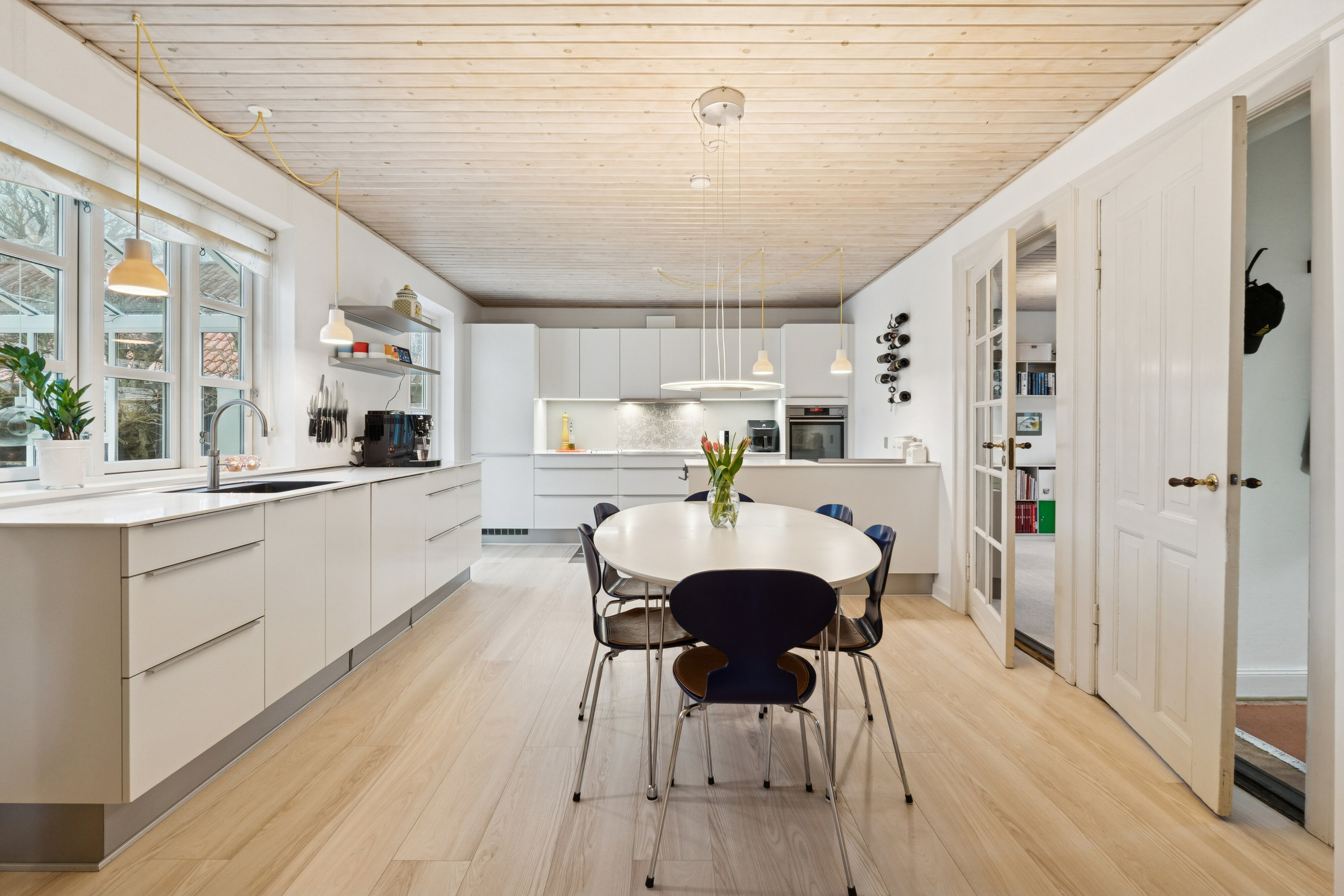 Fremhævet spisestue billede i fuldskærmstilstand. Billede af Strandhuse 44, 5600 Faaborg