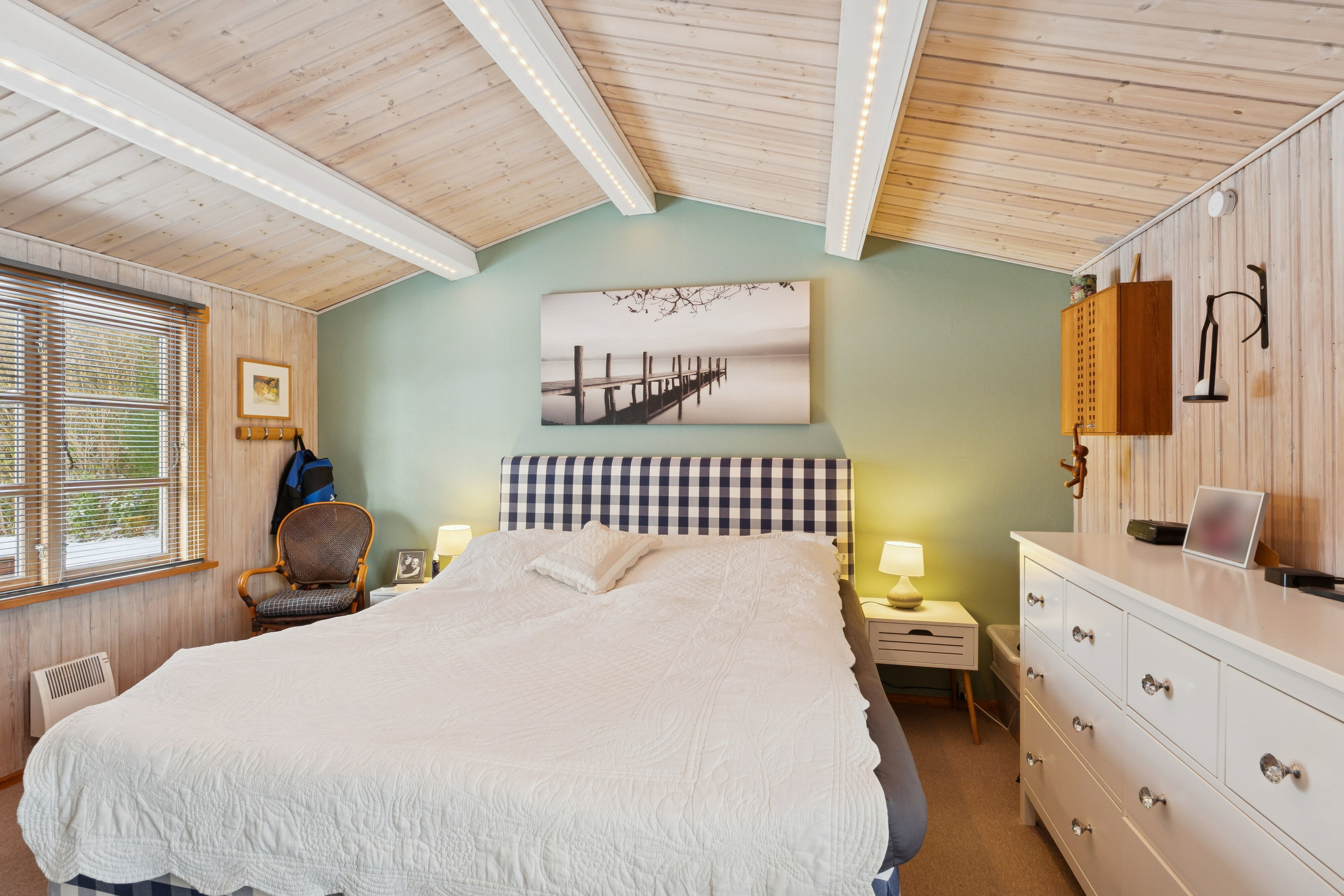 Fremhævet soveværelse billede i fuldskærmstilstand. Billede af Møllebakken 30, 4793 Bogø By