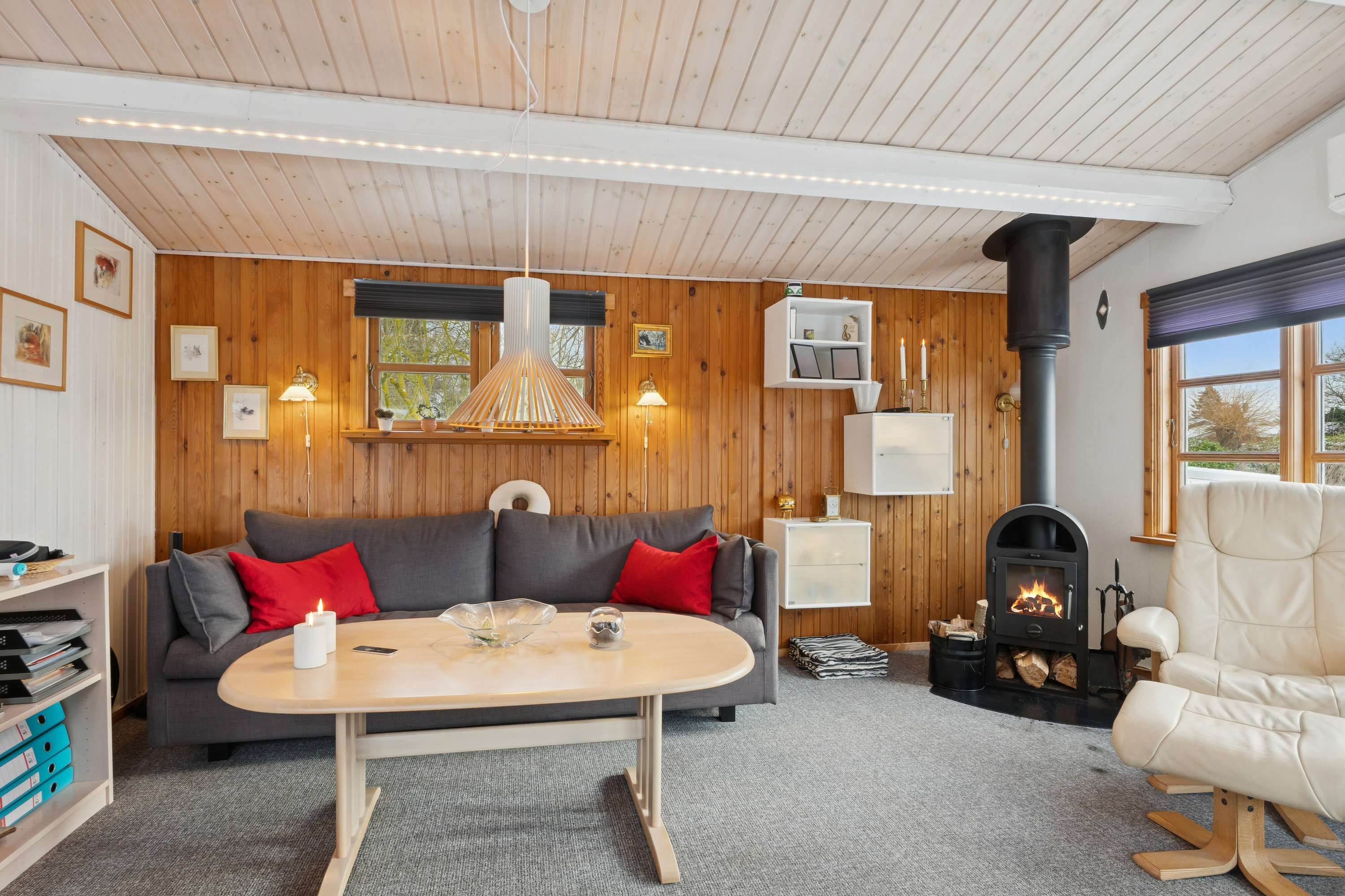 Fremhævet stue billede i fuldskærmstilstand. Billede af Møllebakken 30, 4793 Bogø By