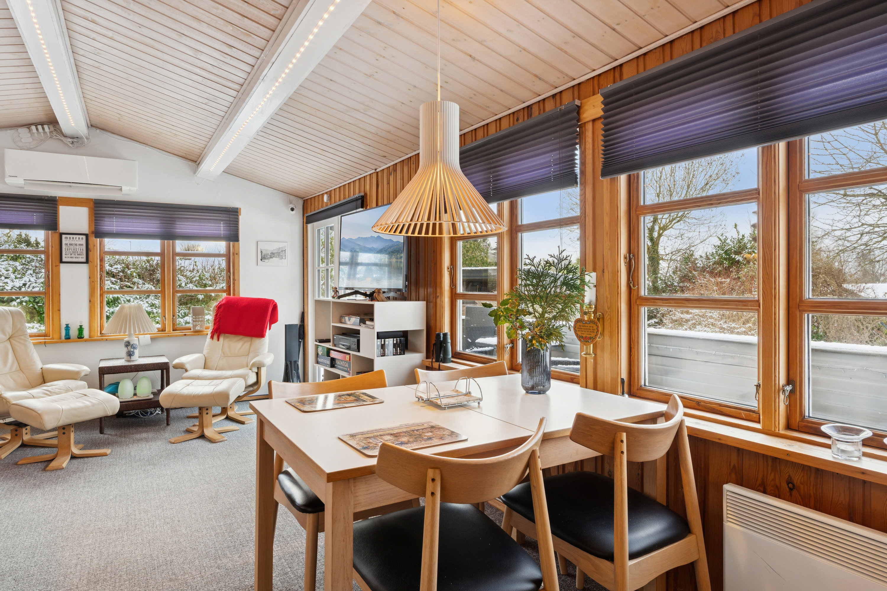 Fremhævet spisestue billede i fuldskærmstilstand. Billede af Møllebakken 30, 4793 Bogø By