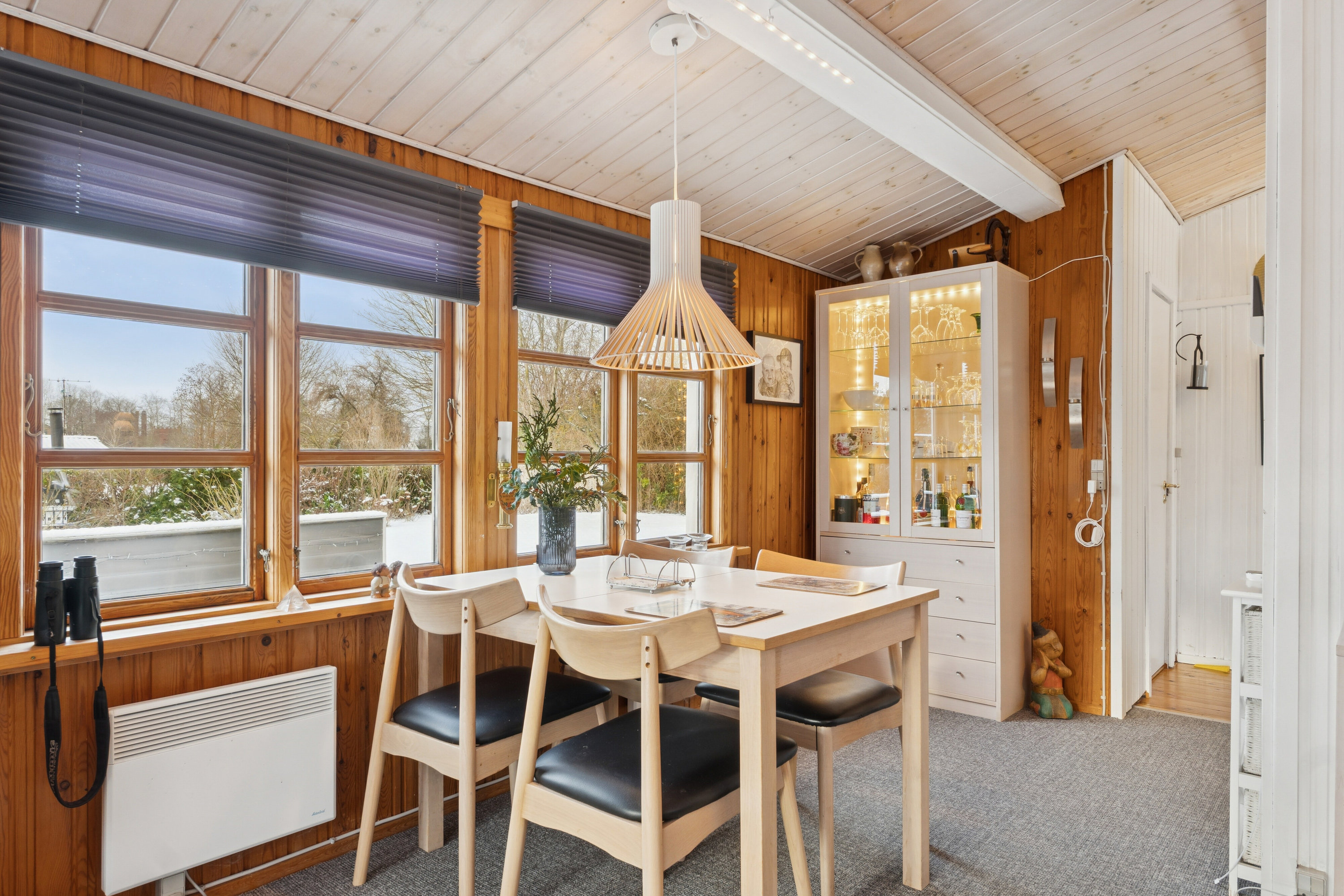 Fremhævet spisestue billede i fuldskærmstilstand. Billede af Møllebakken 30, 4793 Bogø By
