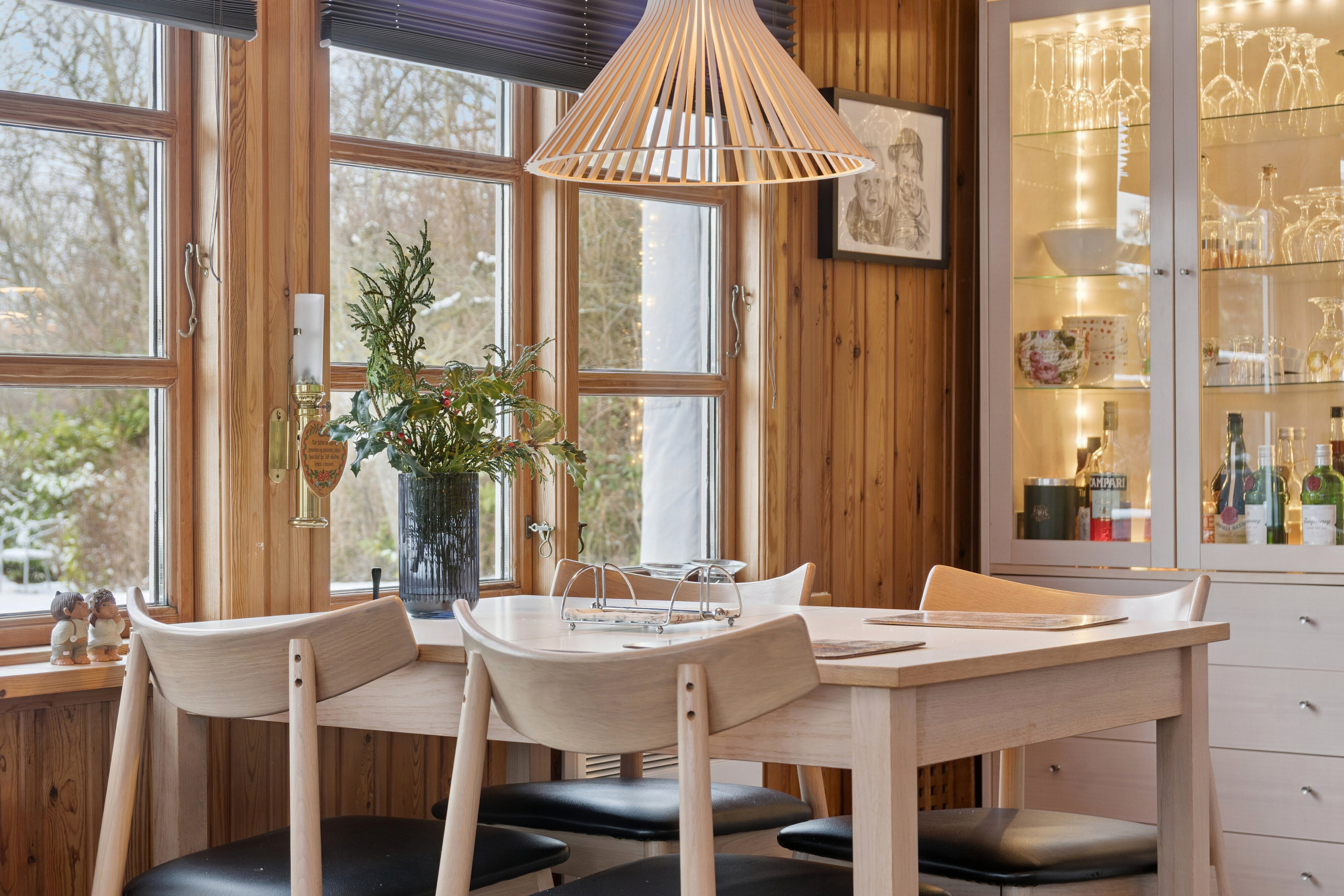 Fremhævet spisestue billede i fuldskærmstilstand. Billede af Møllebakken 30, 4793 Bogø By