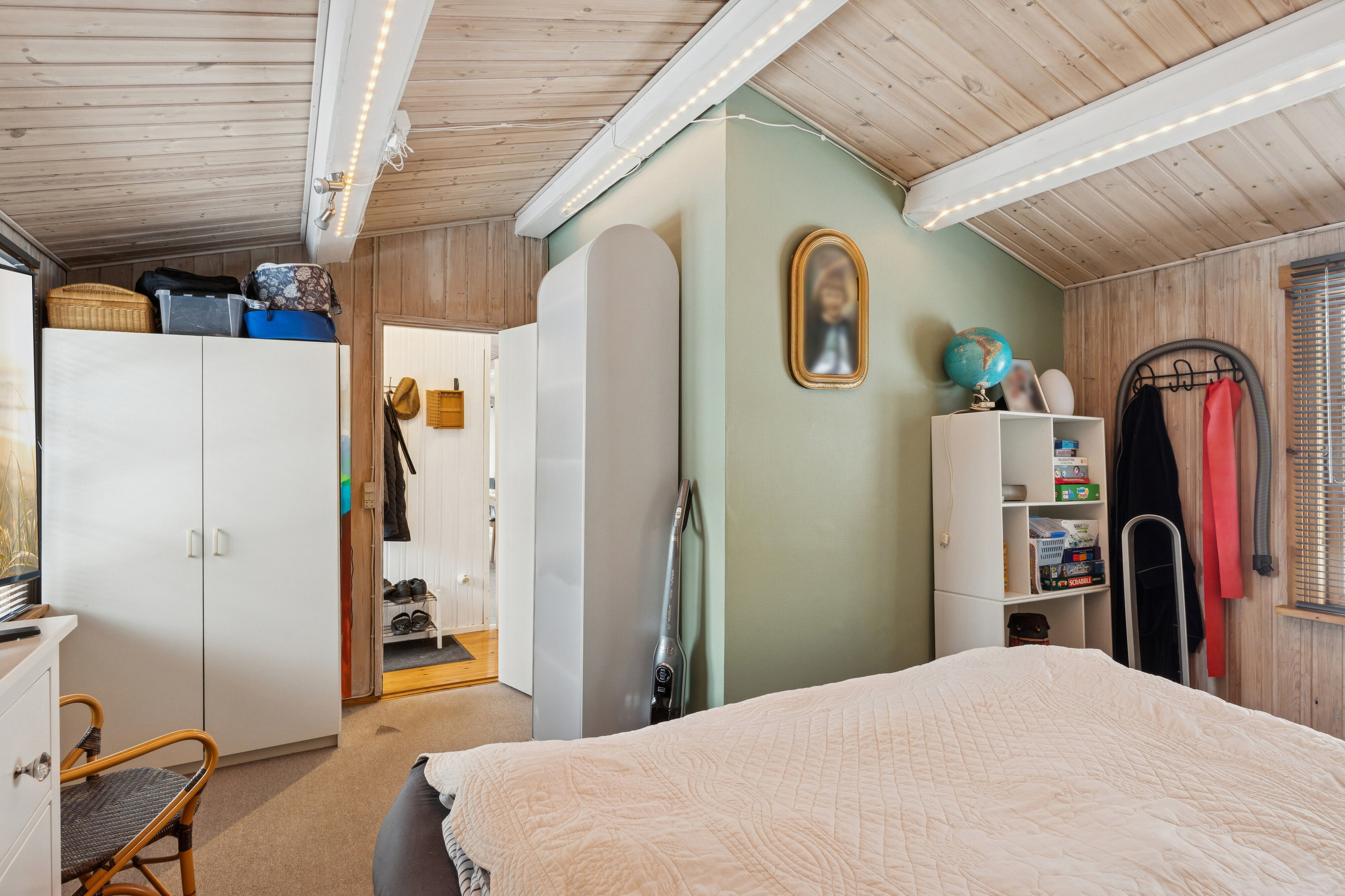 Fremhævet soveværelse billede i fuldskærmstilstand. Billede af Møllebakken 30, 4793 Bogø By