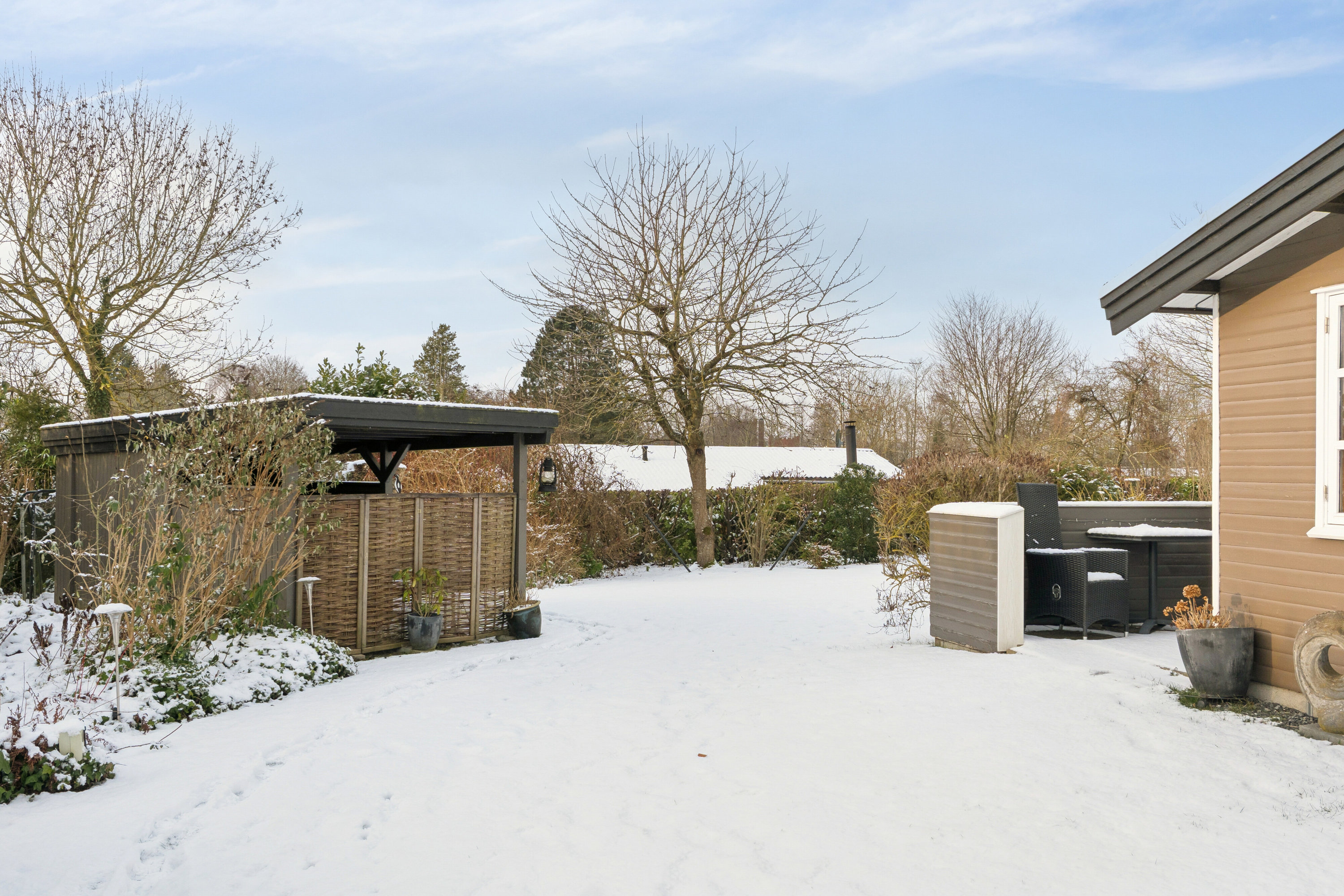 Fremhævet udendørs billede i fuldskærmstilstand. Billede af Møllebakken 30, 4793 Bogø By