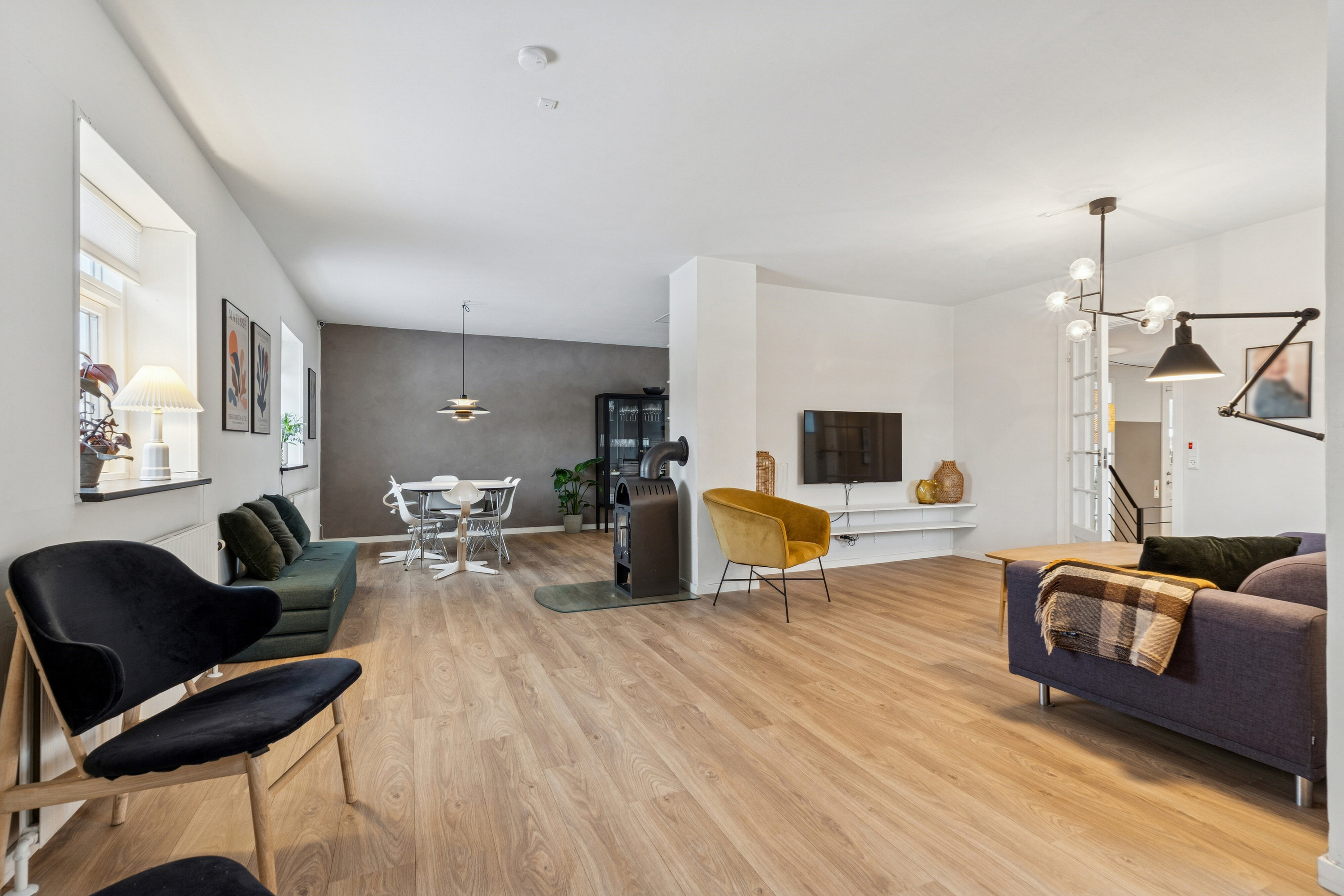 Fremhævet stue billede i fuldskærmstilstand. Billede af Margrethelundsvej 1, 5700 Svendborg