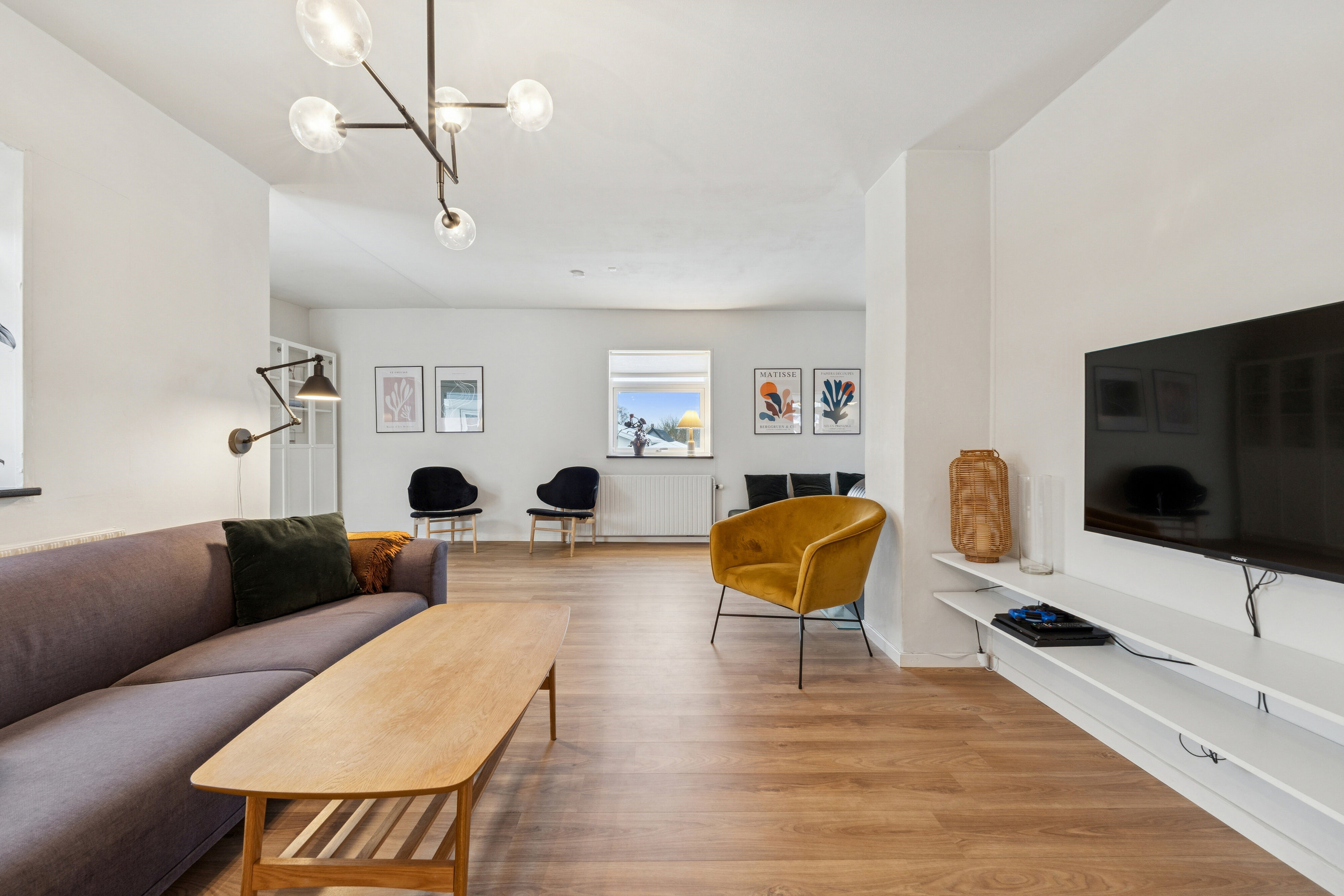 Fremhævet stue billede i fuldskærmstilstand. Billede af Margrethelundsvej 1, 5700 Svendborg