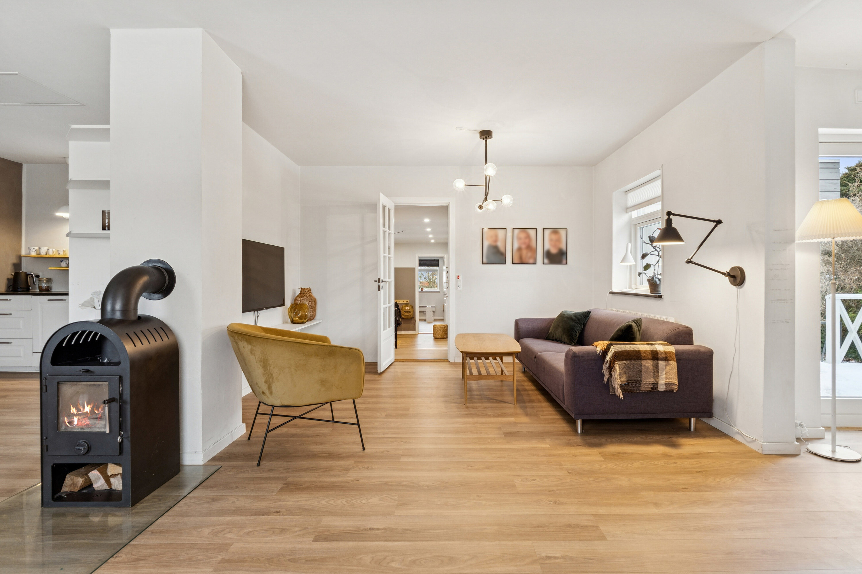 Fremhævet stue billede i fuldskærmstilstand. Billede af Margrethelundsvej 1, 5700 Svendborg