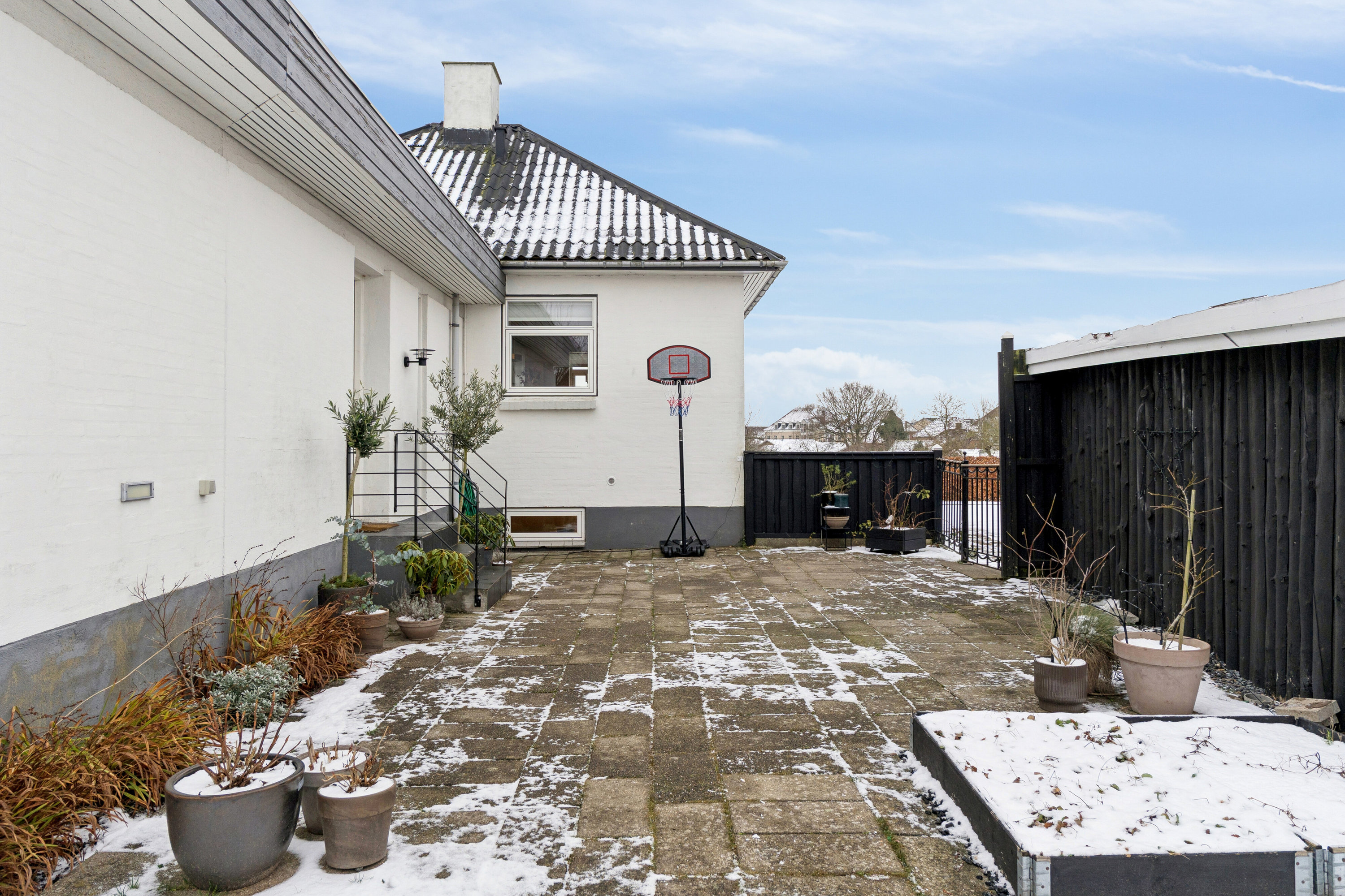 Fremhævet udendørs billede i fuldskærmstilstand. Billede af Margrethelundsvej 1, 5700 Svendborg