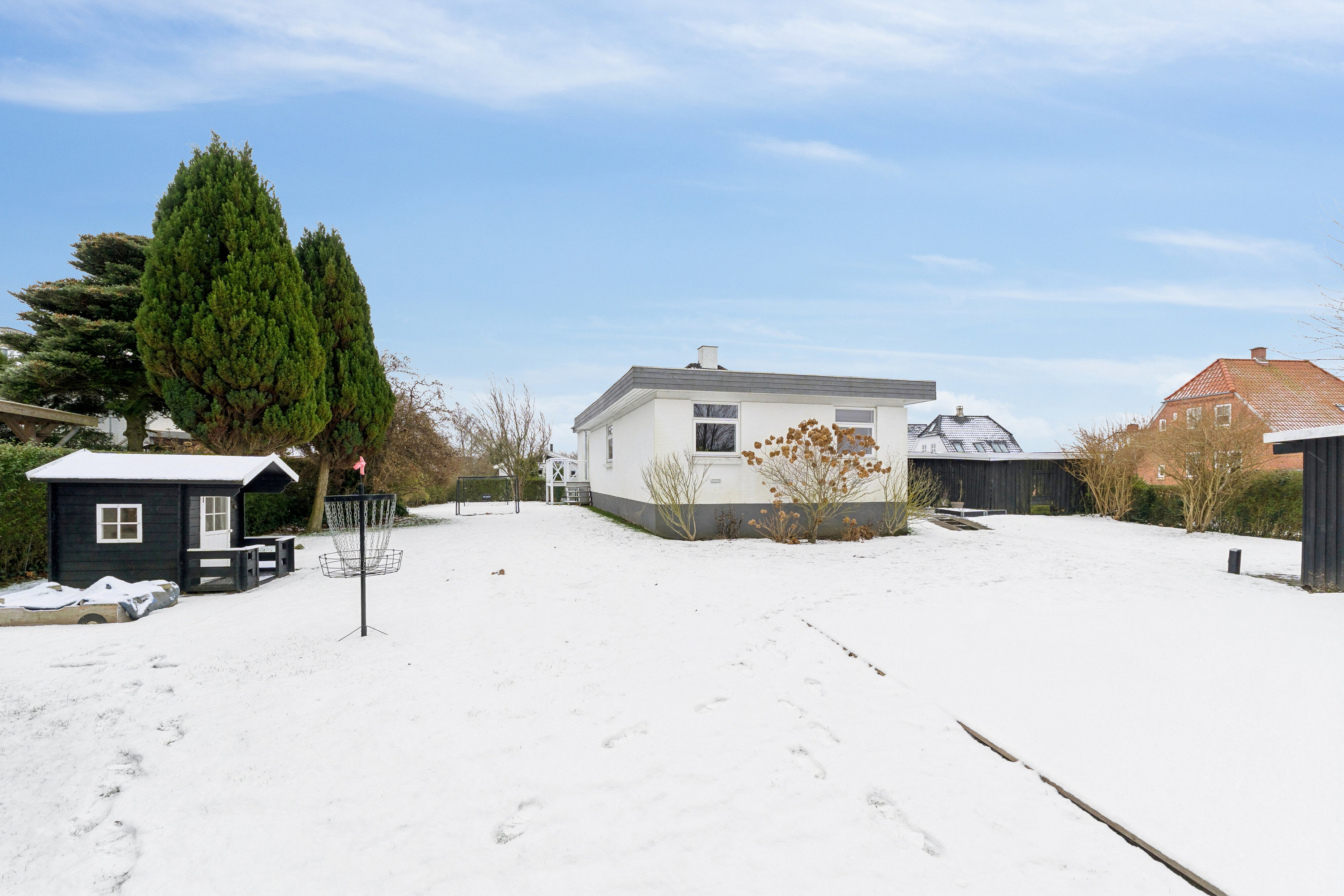 Fremhævet set fra vejen billede i fuldskærmstilstand. Billede af Margrethelundsvej 1, 5700 Svendborg