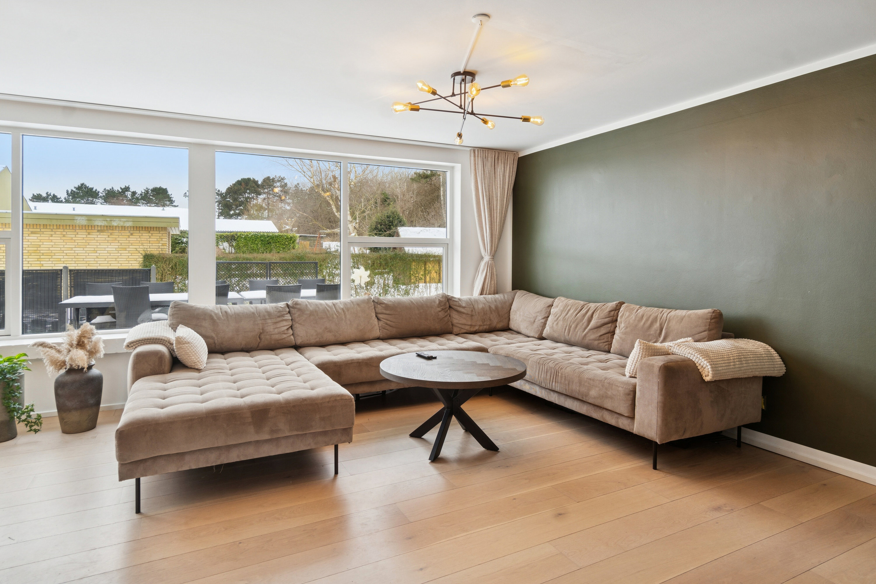 Fremhævet stue billede i fuldskærmstilstand. Billede af Rævebakken 17, 4400 Kalundborg