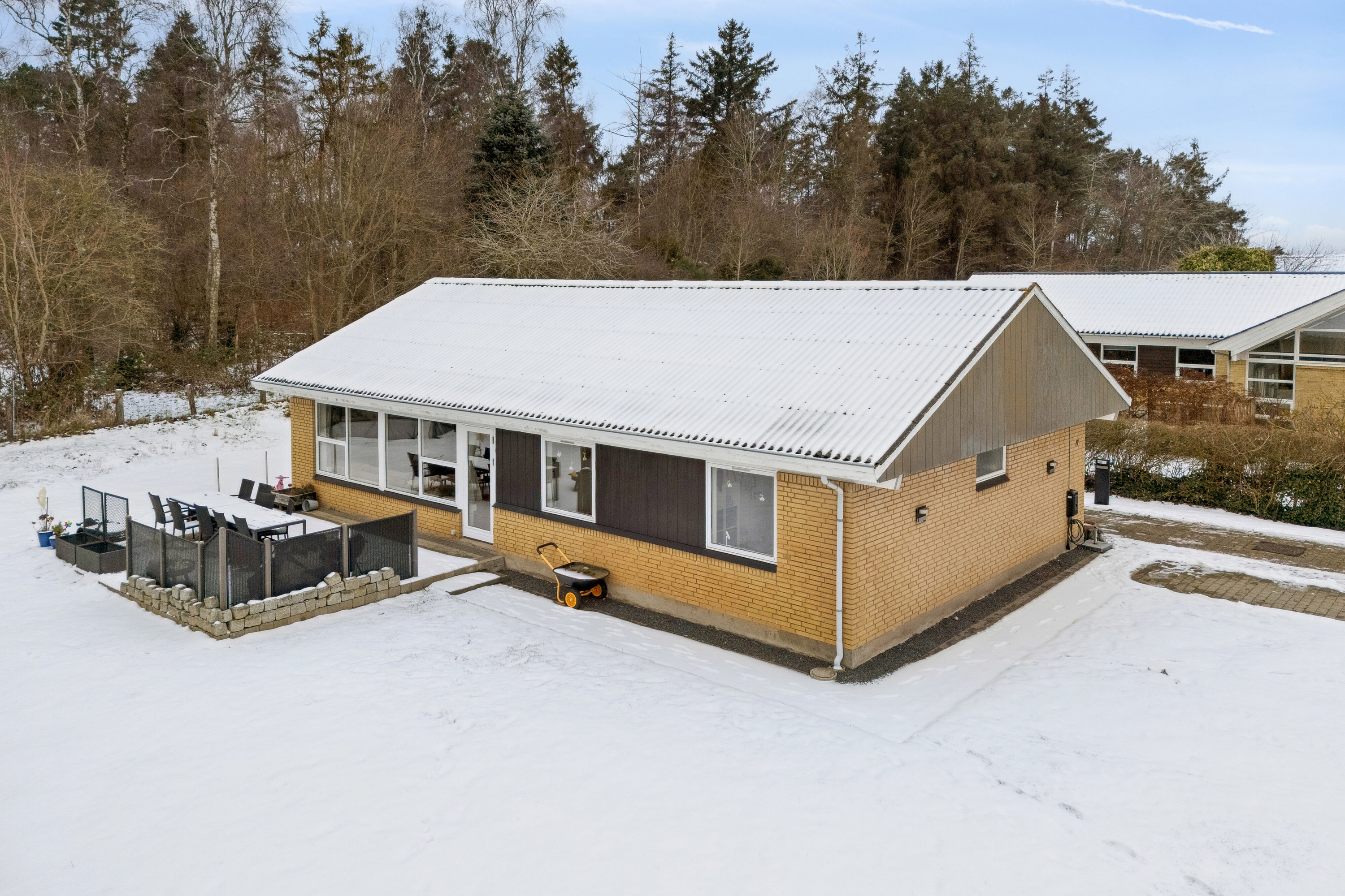 Fremhævet set fra haven billede i fuldskærmstilstand. Billede af Rævebakken 17, 4400 Kalundborg