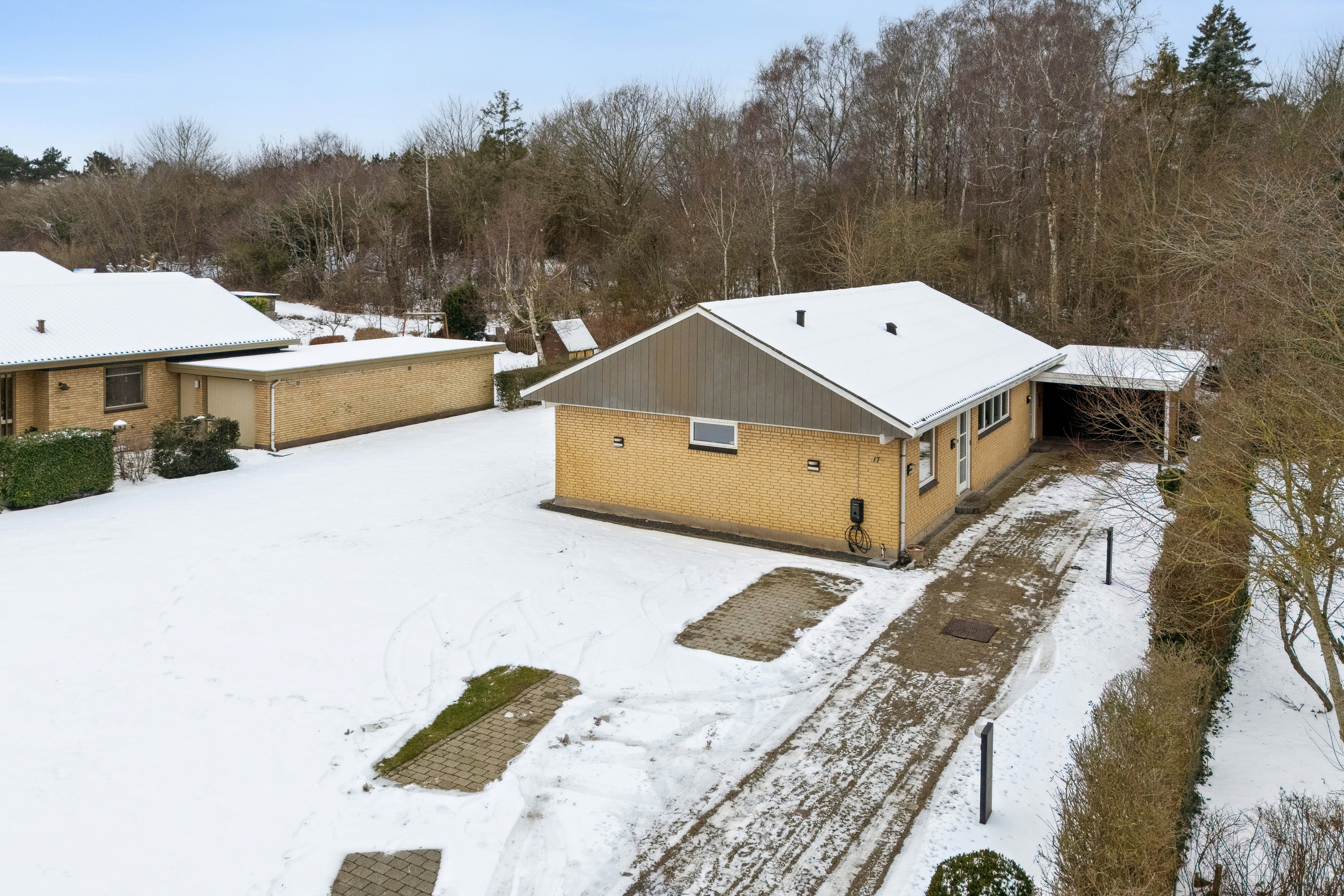 Fremhævet set fra vejen billede i fuldskærmstilstand. Billede af Rævebakken 17, 4400 Kalundborg