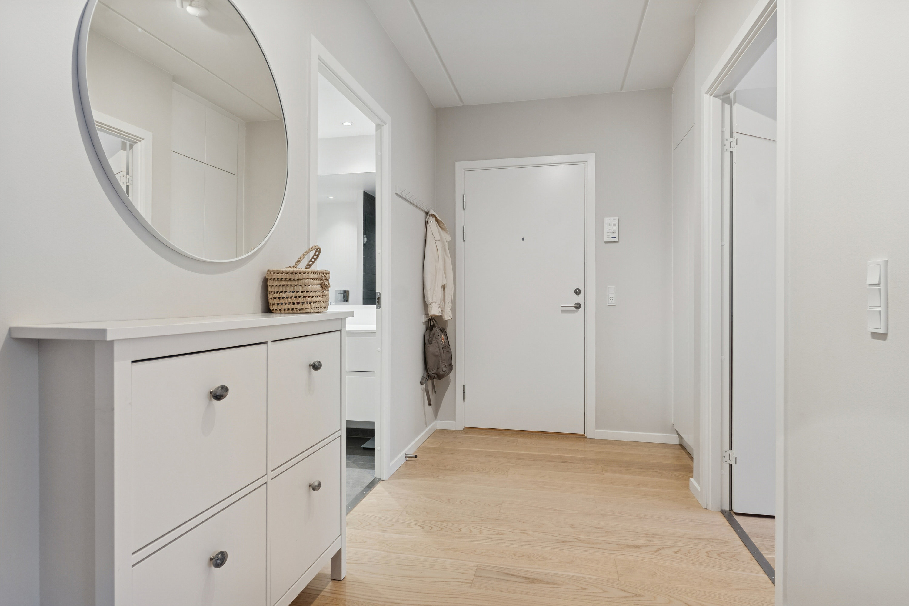 Fremhævet hall billede i fuldskærmstilstand. Billede af Plantagevej 49, 1. tv., 2610 Rødovre