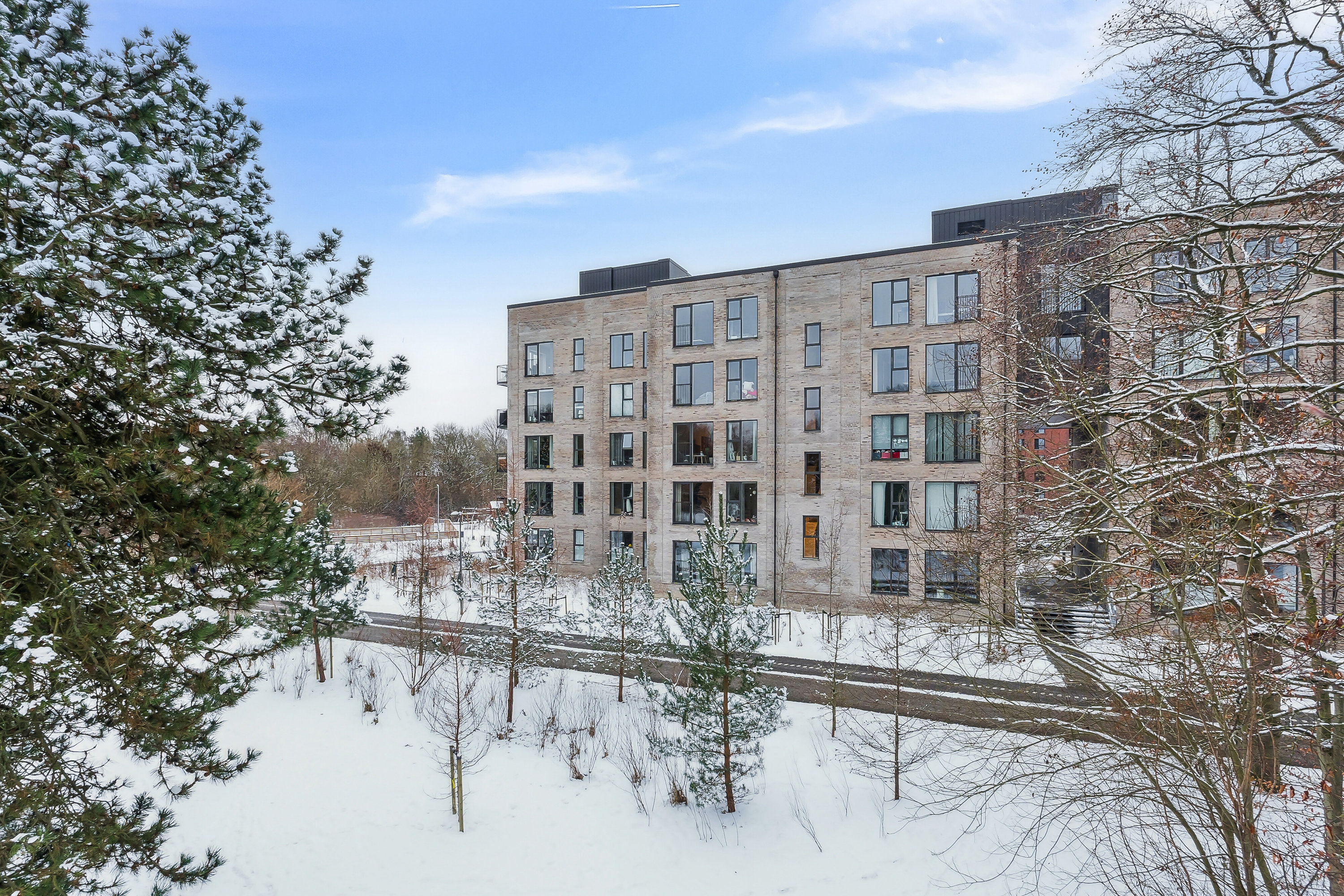 Fremhævet facade billede i fuldskærmstilstand. Billede af Plantagevej 49, 1. tv., 2610 Rødovre