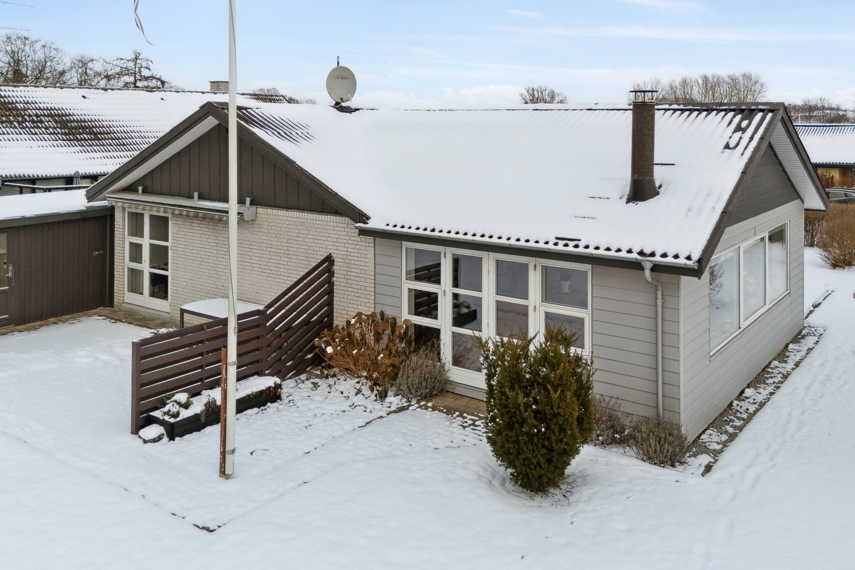 Fremhævet set fra vejen billede i fuldskærmstilstand. Billede af Rolighedsvej 7, 4070 Kirke Hyllinge