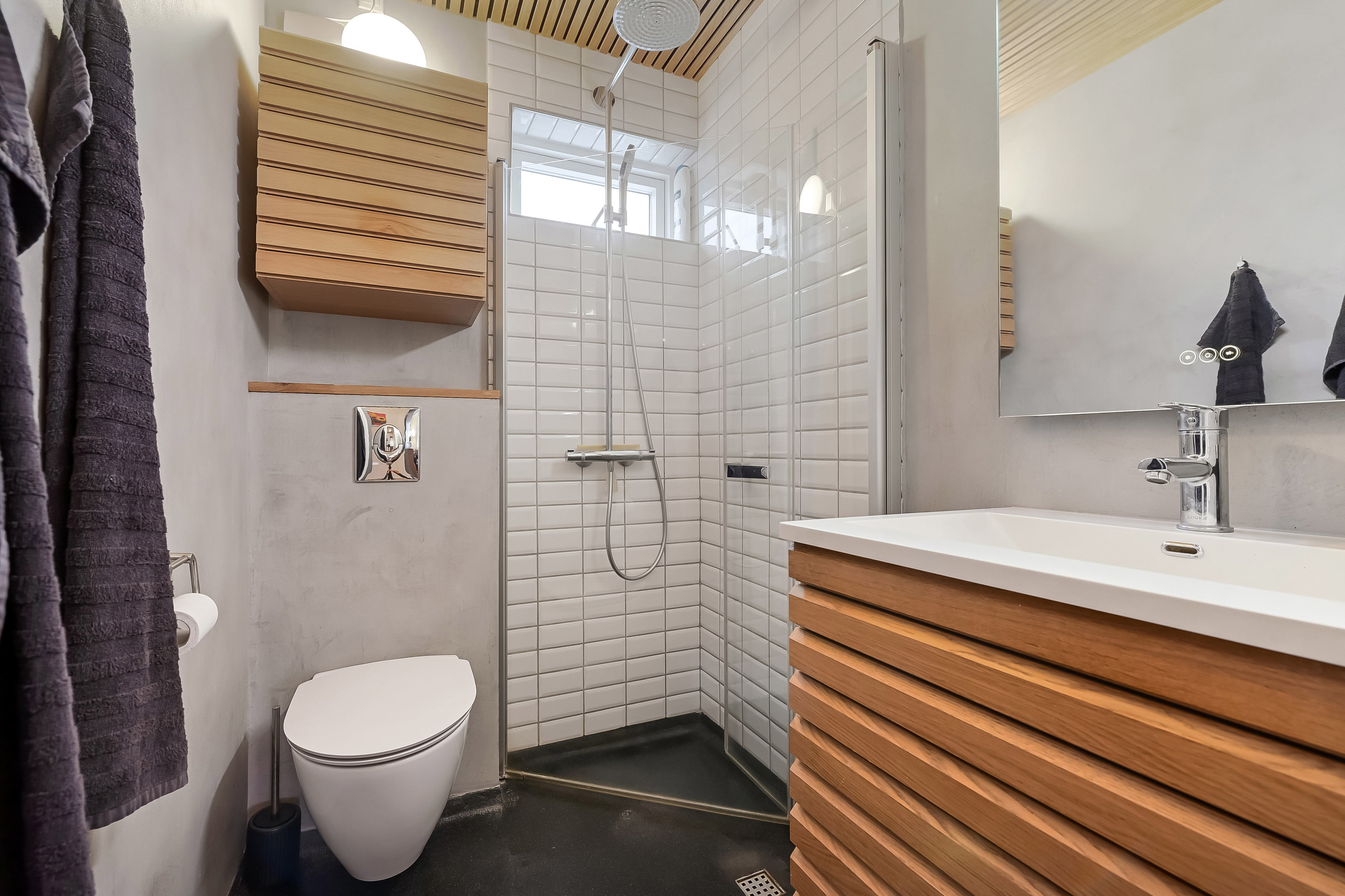 Fremhævet badeværelse billede i fuldskærmstilstand. Billede af Peder Gydes Vej 25, 6700 Esbjerg