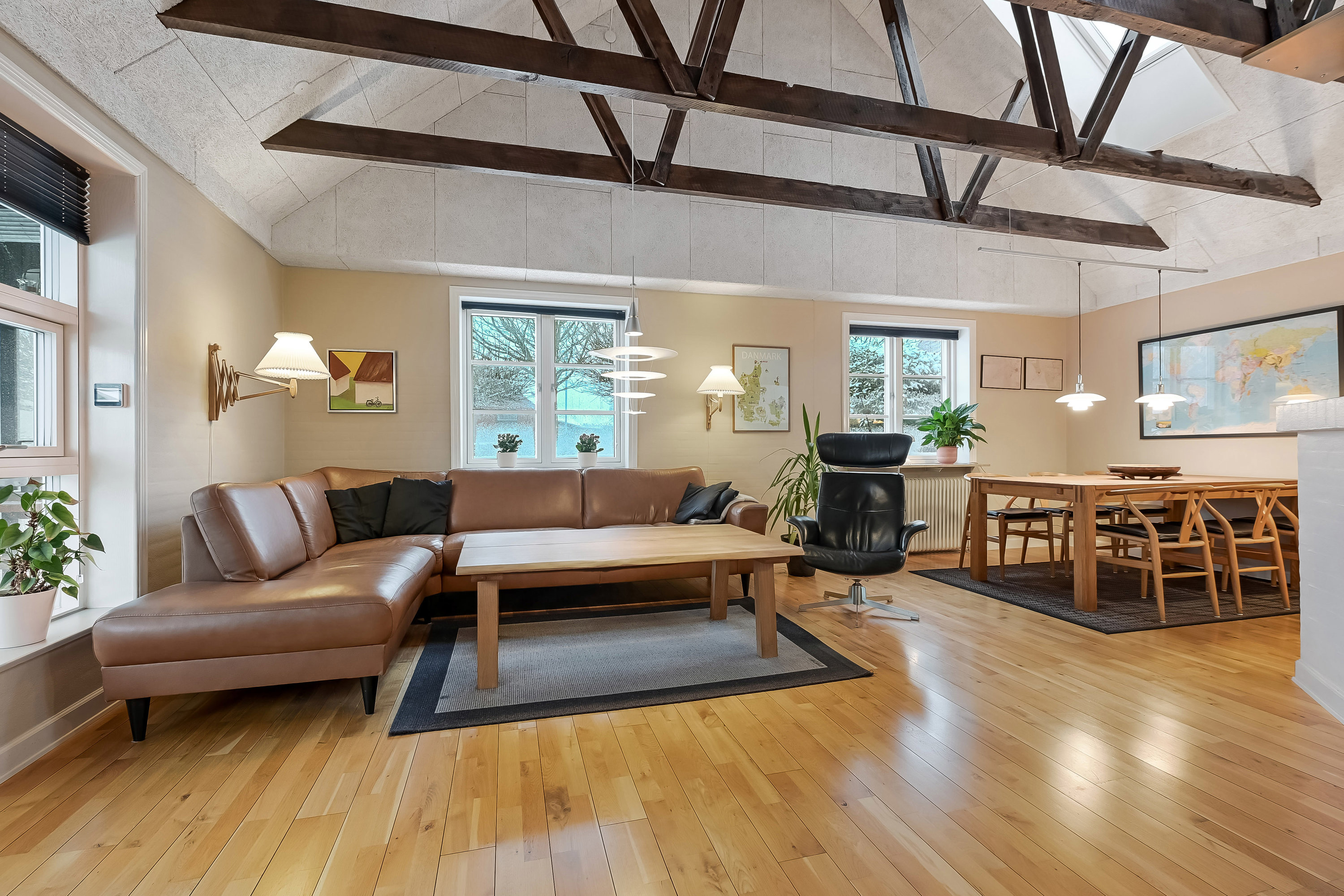 Fremhævet stue billede i fuldskærmstilstand. Billede af Peder Gydes Vej 25, 6700 Esbjerg