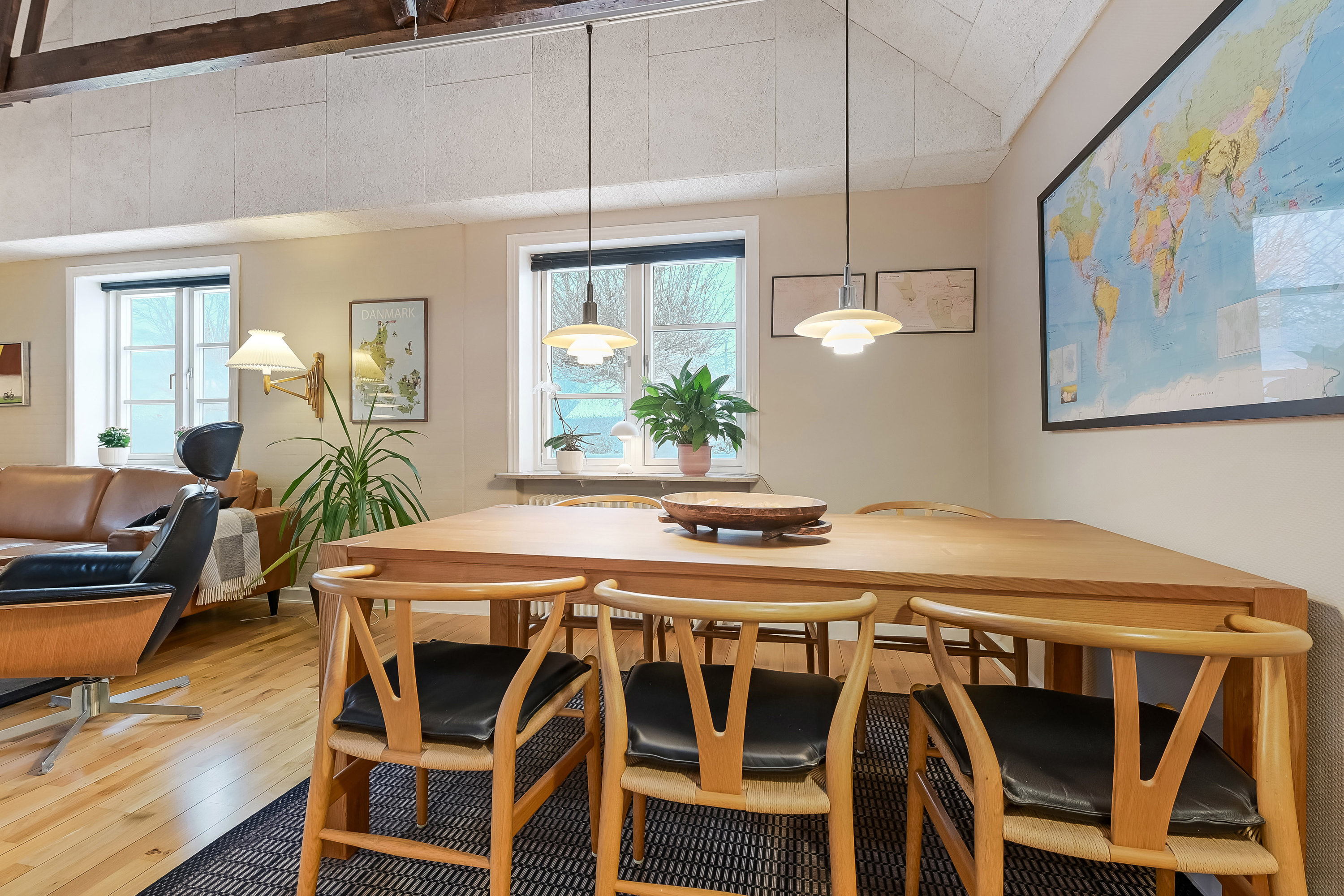 Fremhævet stue billede i fuldskærmstilstand. Billede af Peder Gydes Vej 25, 6700 Esbjerg