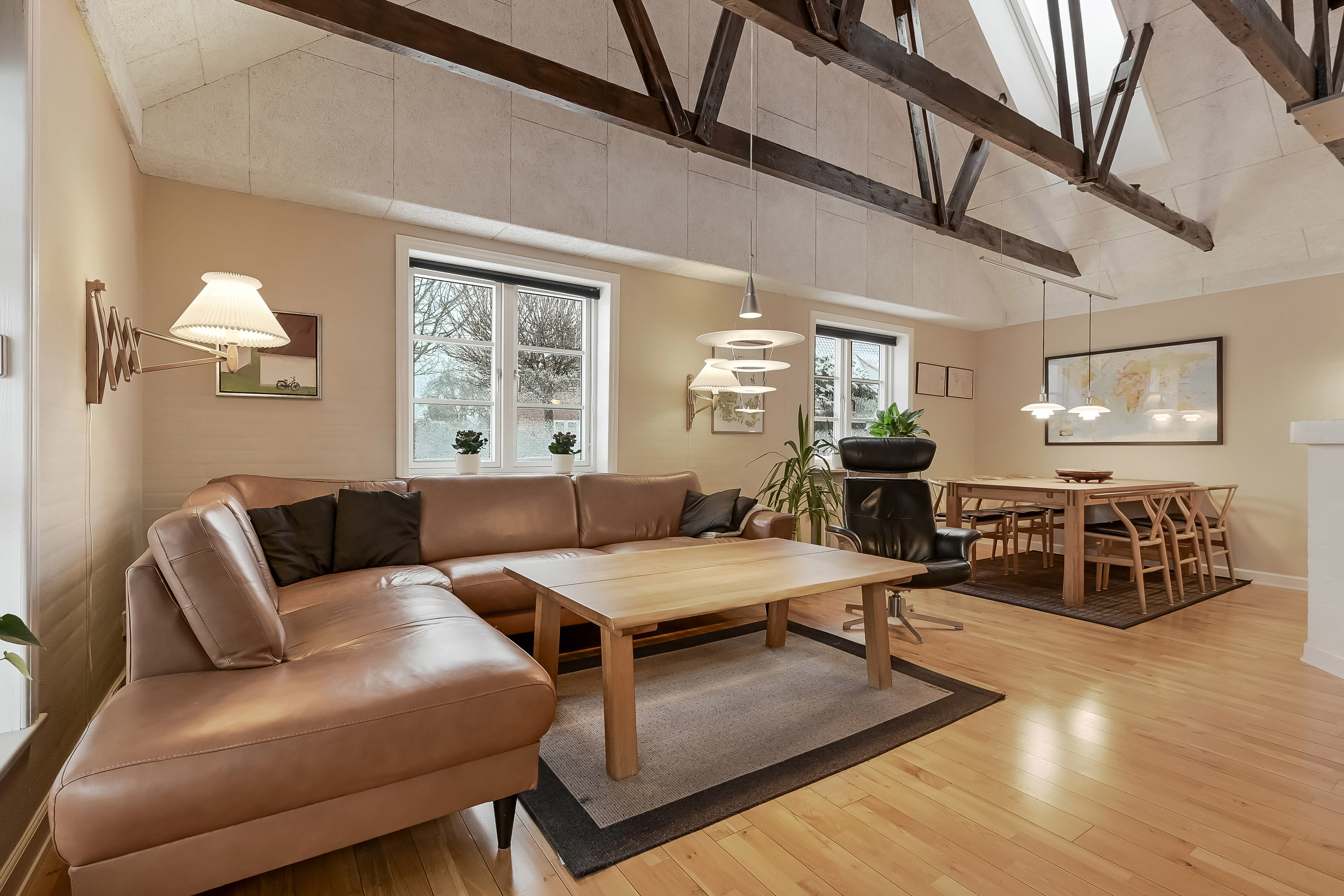 Fremhævet stue billede i fuldskærmstilstand. Billede af Peder Gydes Vej 25, 6700 Esbjerg