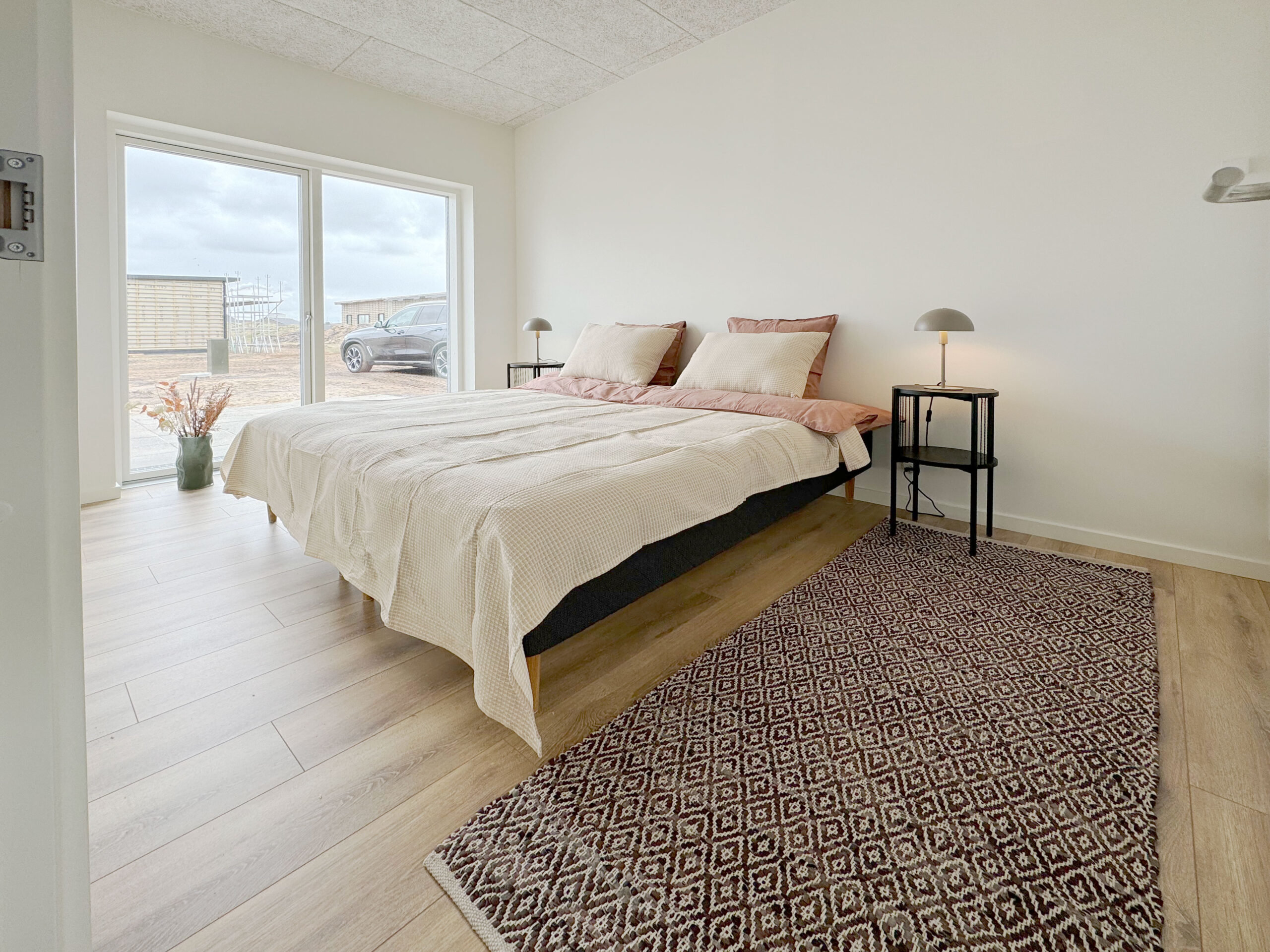 Fremhævet  billede i fuldskærmstilstand. Billede af Æblerosen 37 37, 7190 Billund