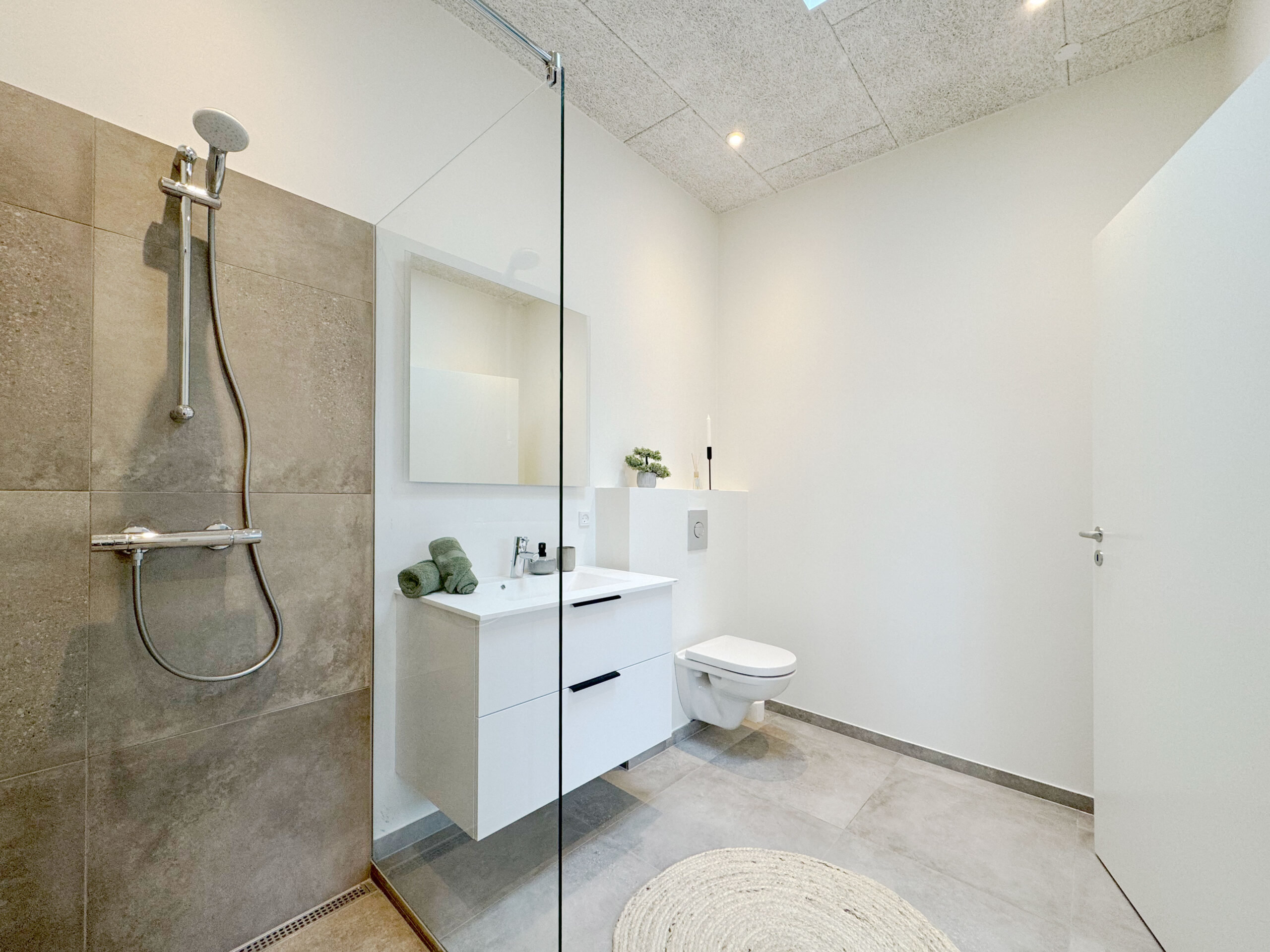 Fremhævet  billede i fuldskærmstilstand. Billede af Æblerosen 37 37, 7190 Billund