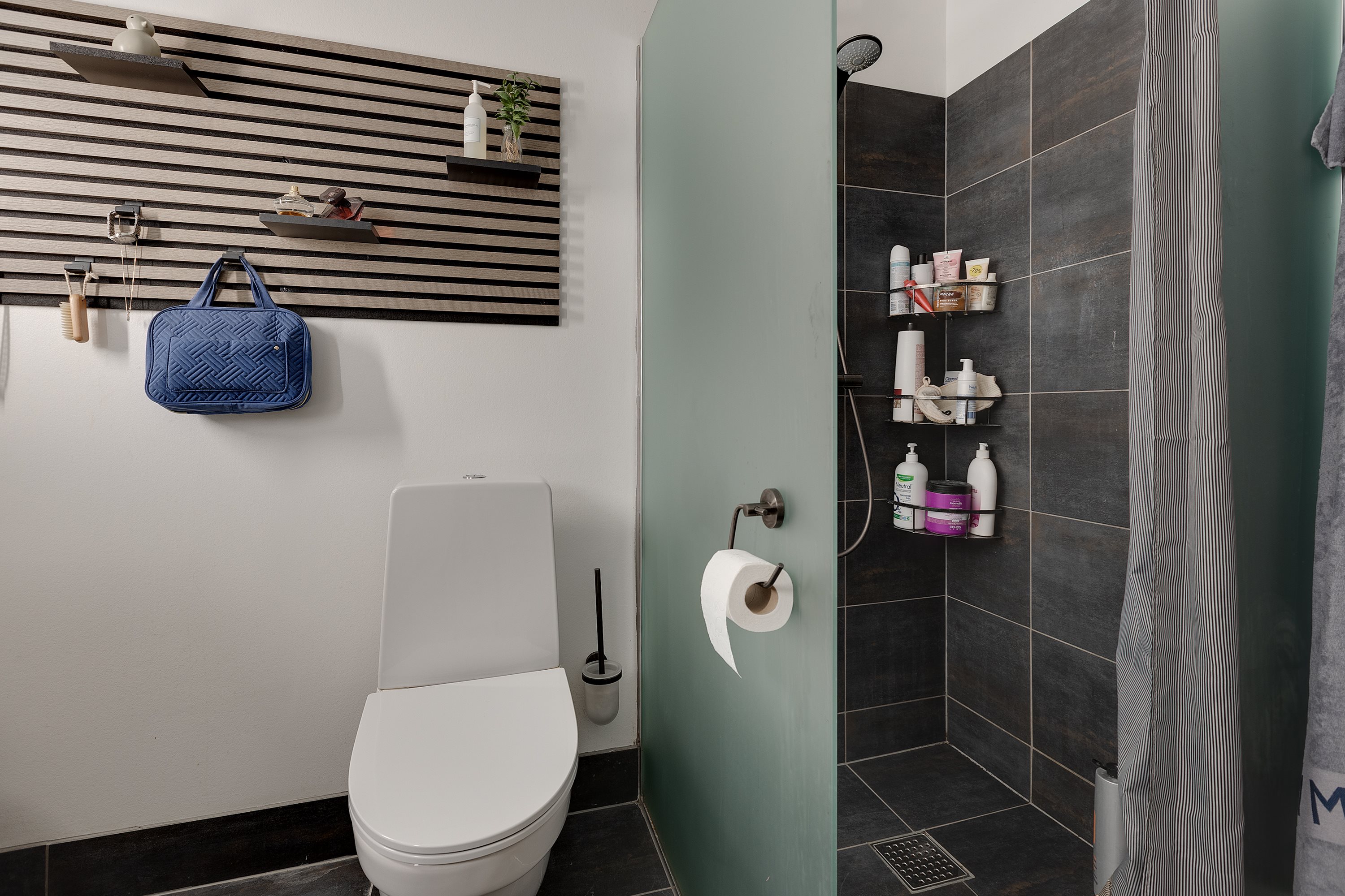 Fremhævet badeværelse billede i fuldskærmstilstand. Billede af Refmosevej 1B, Fløng, 2640 Hedehusene