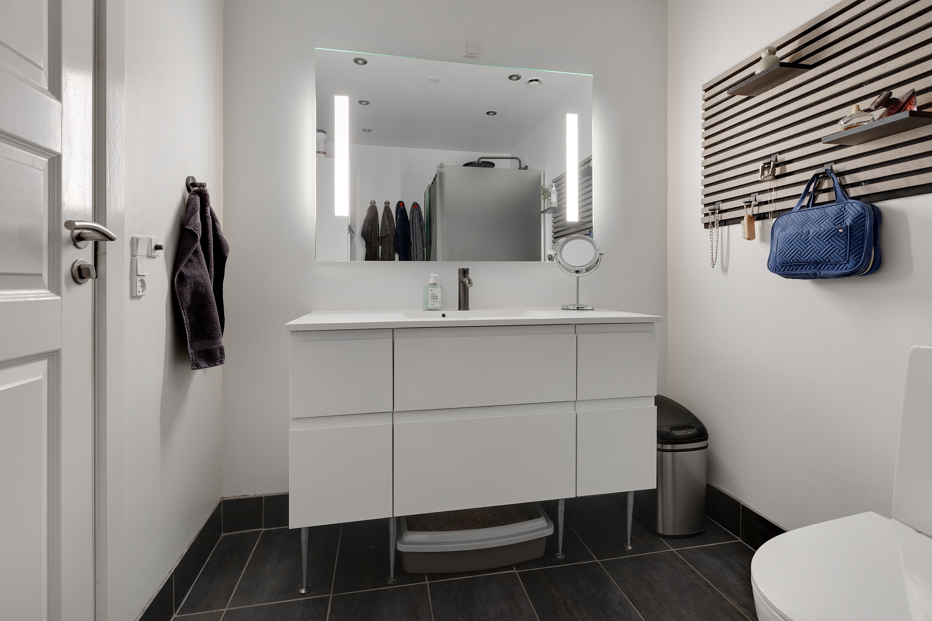 Fremhævet badeværelse billede i fuldskærmstilstand. Billede af Refmosevej 1B, Fløng, 2640 Hedehusene