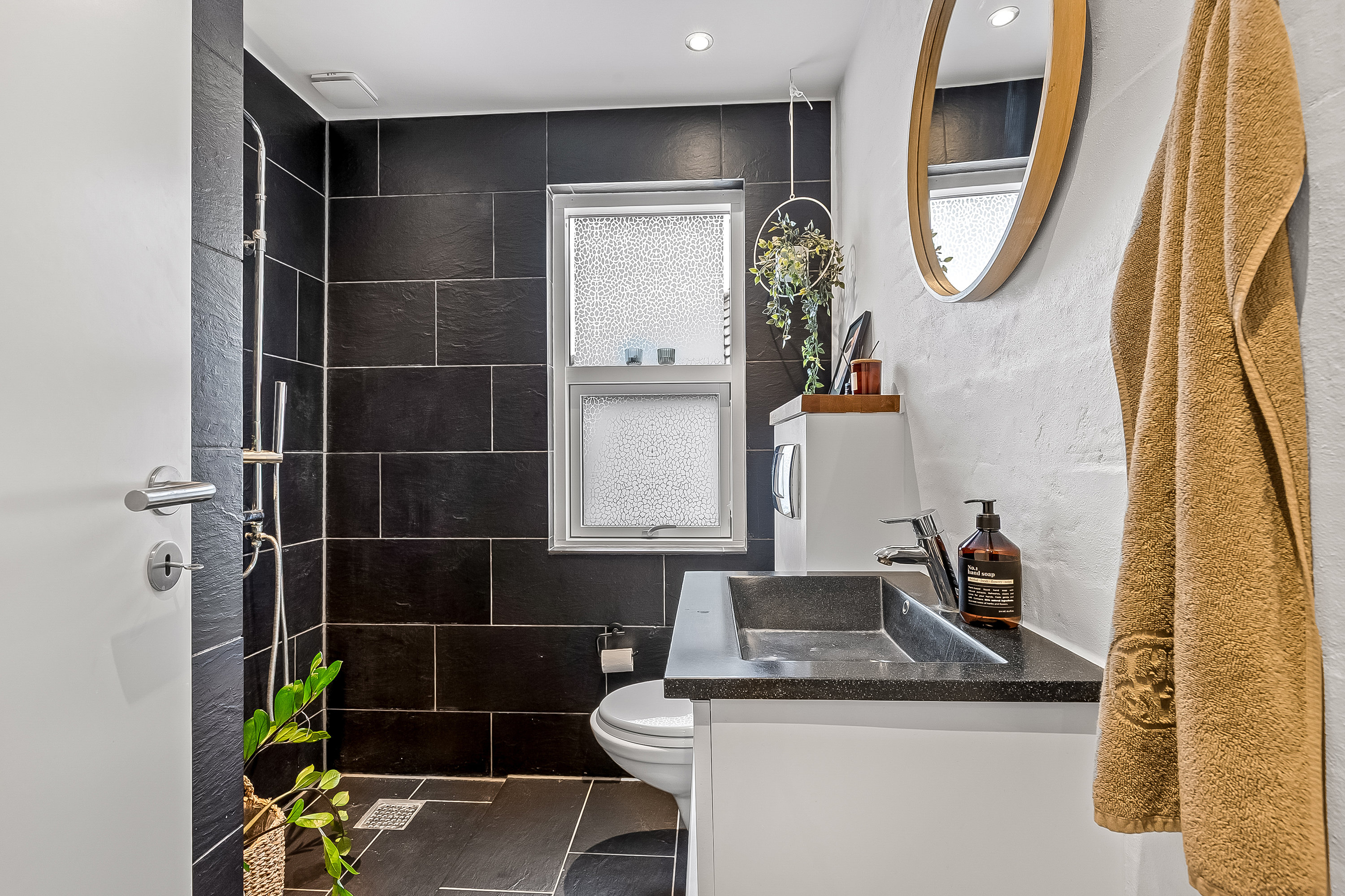 Fremhævet badeværelse billede i fuldskærmstilstand. Billede af Vindingvej 73, Vinding, 7100 Vejle