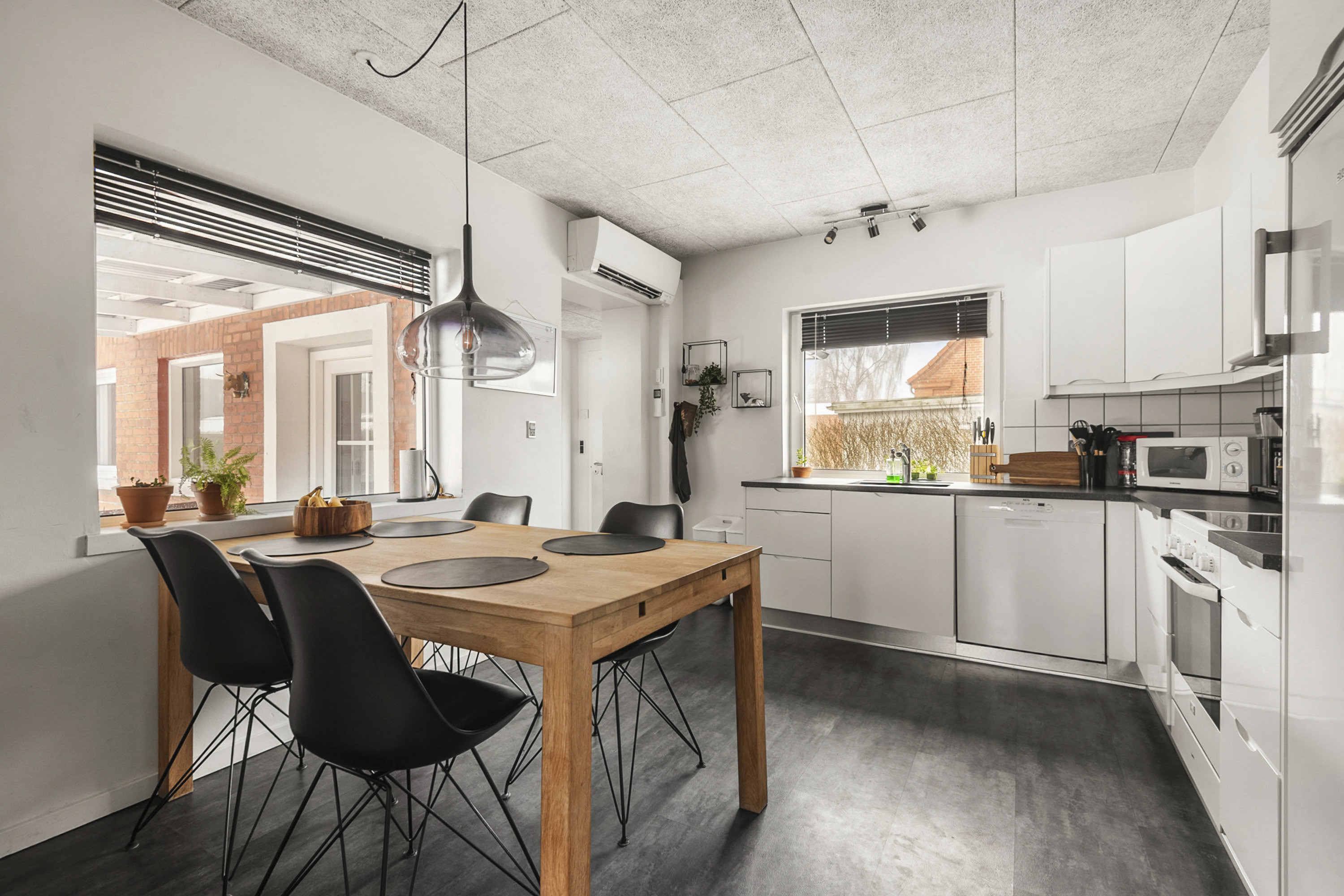 Fremhævet køkken billede i fuldskærmstilstand. Billede af Rævestræde 13, Nordenskov, 6800 Varde