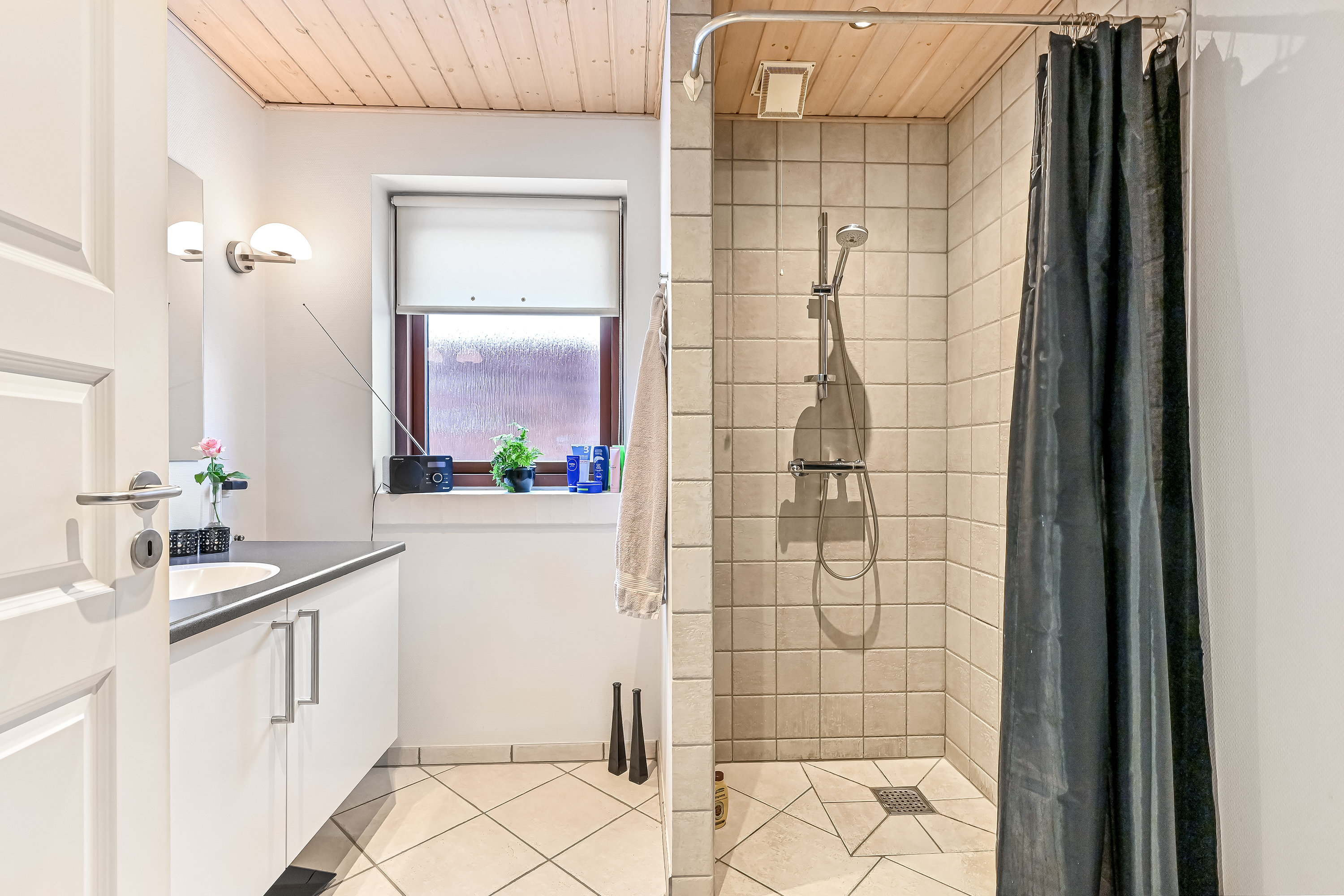 Fremhævet badeværelse billede i fuldskærmstilstand. Billede af Nr. Lindvej 31D, Lind, 7400 Herning