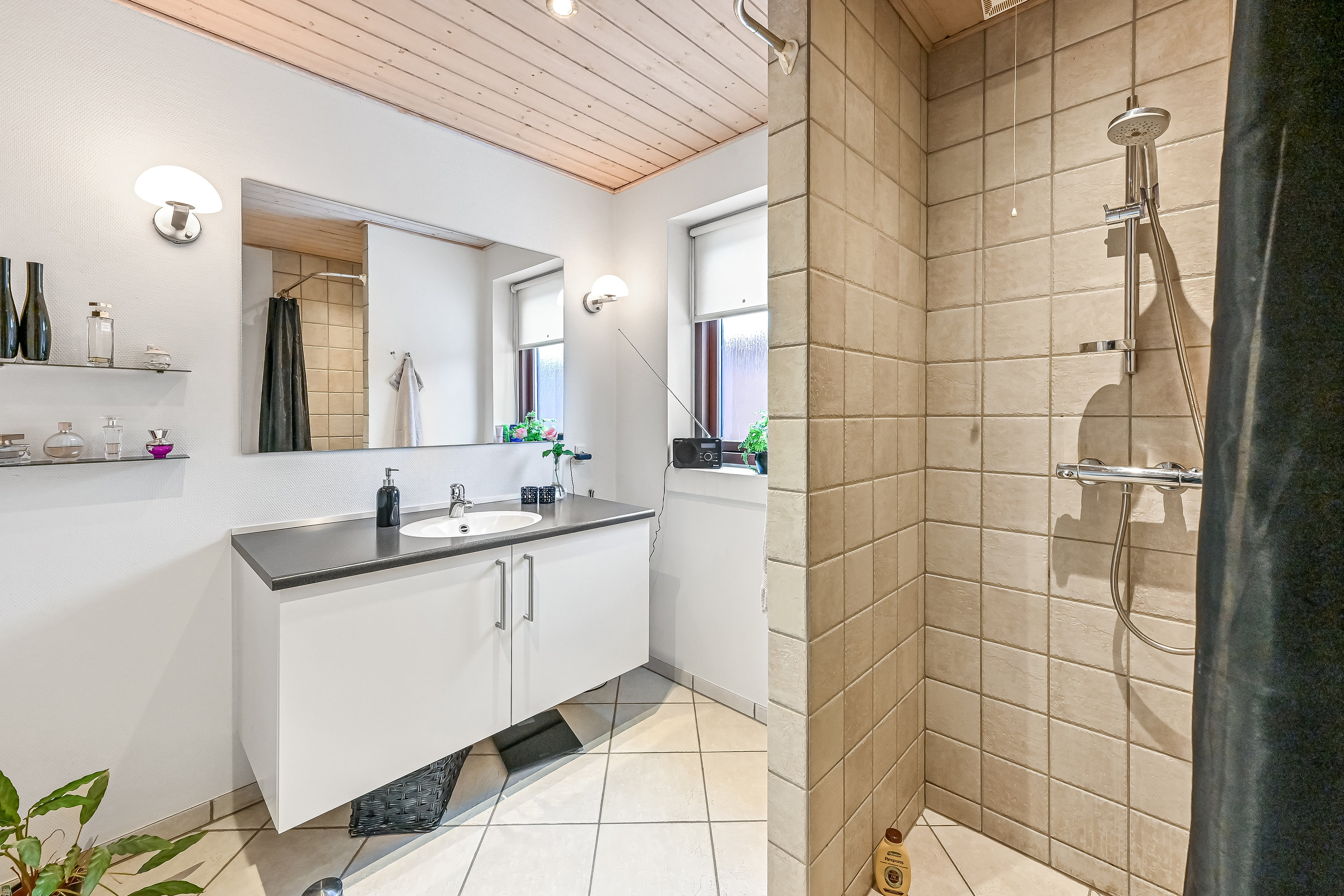 Fremhævet badeværelse billede i fuldskærmstilstand. Billede af Nr. Lindvej 31D, Lind, 7400 Herning