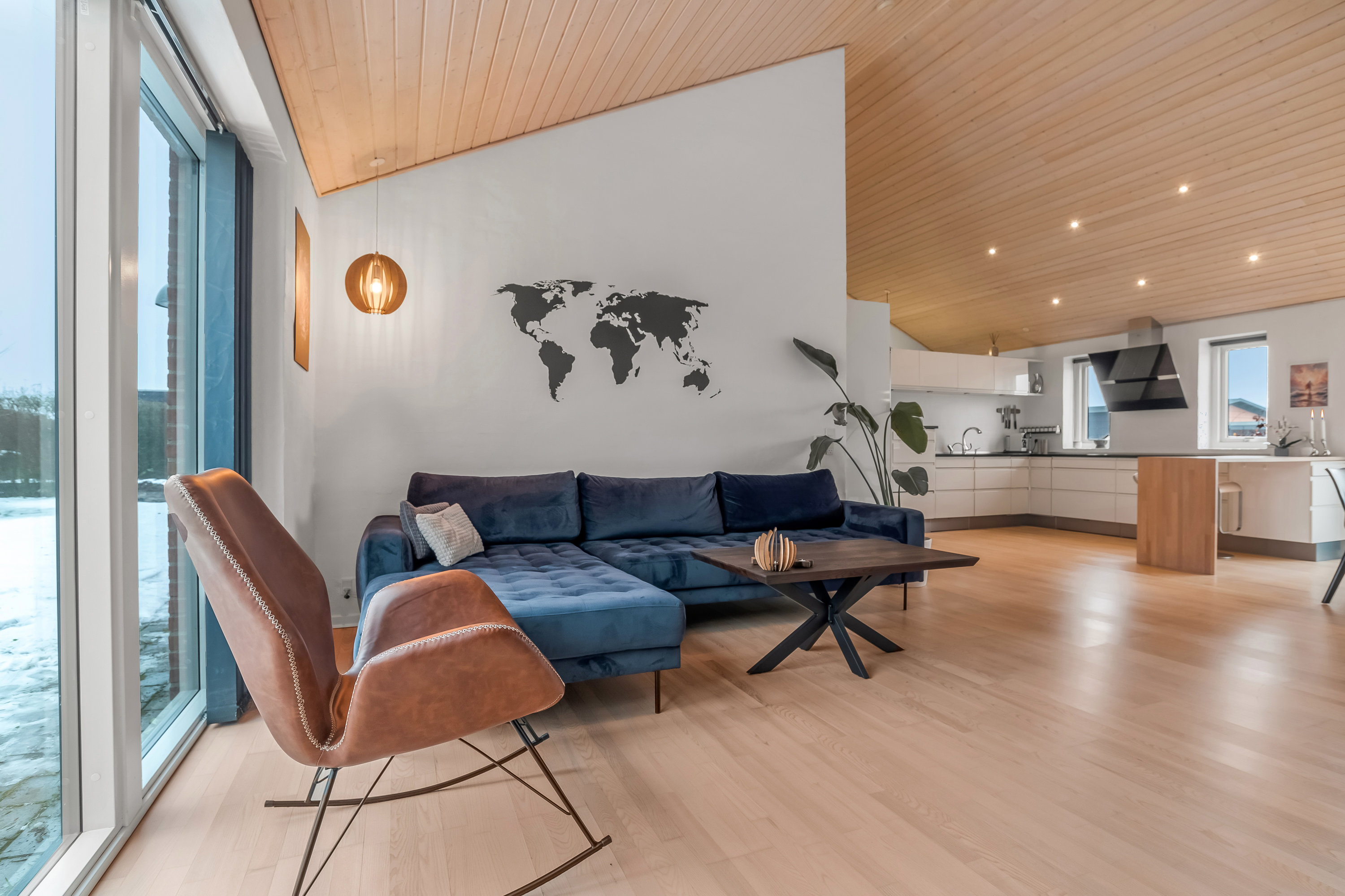 Fremhævet stue billede i fuldskærmstilstand. Billede af Under Egen 16, Halgårde, 7500 Holstebro