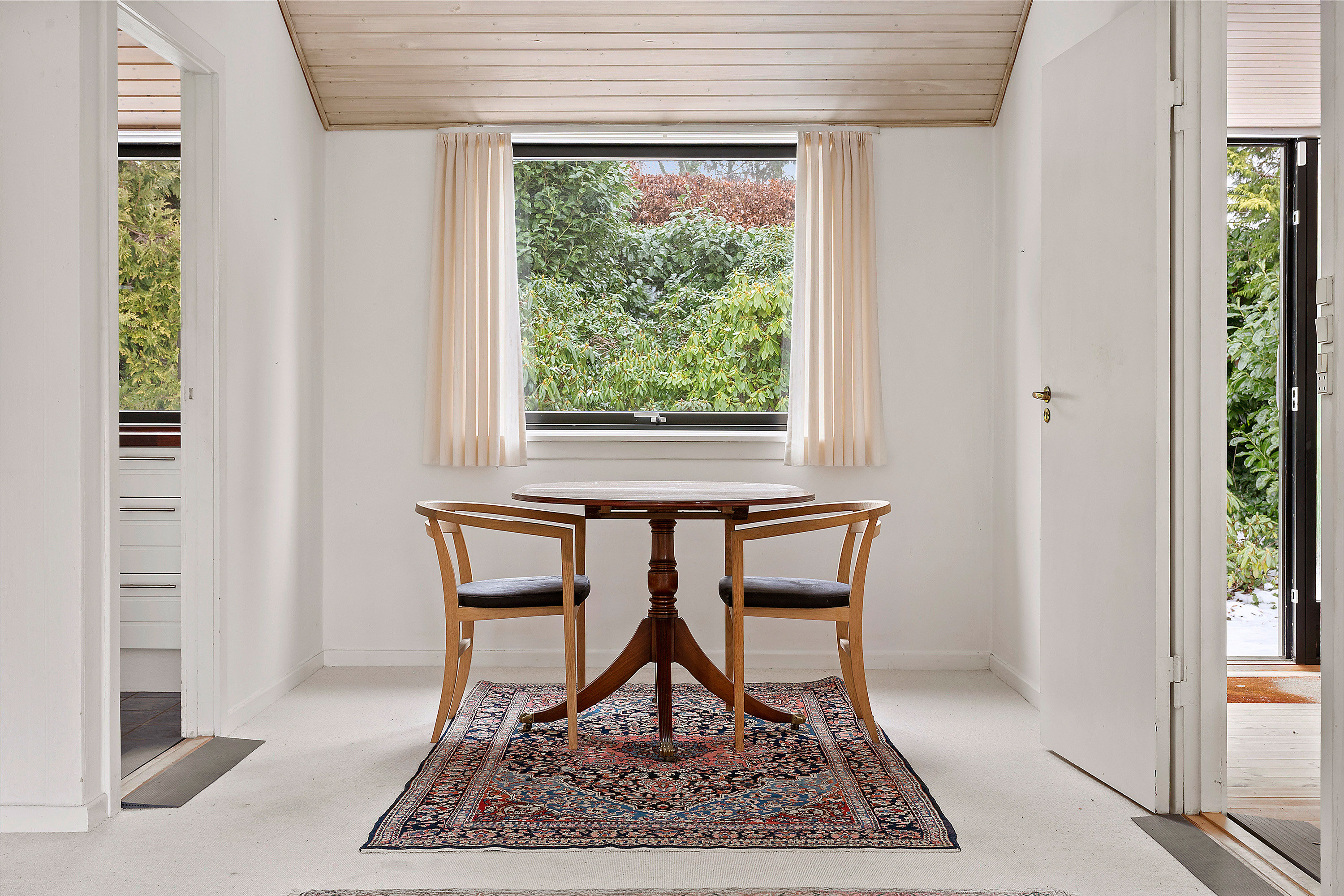 Fremhævet spisestue billede i fuldskærmstilstand. Billede af Trørødgårdsvej 13, Trørød, 2950 Vedbæk