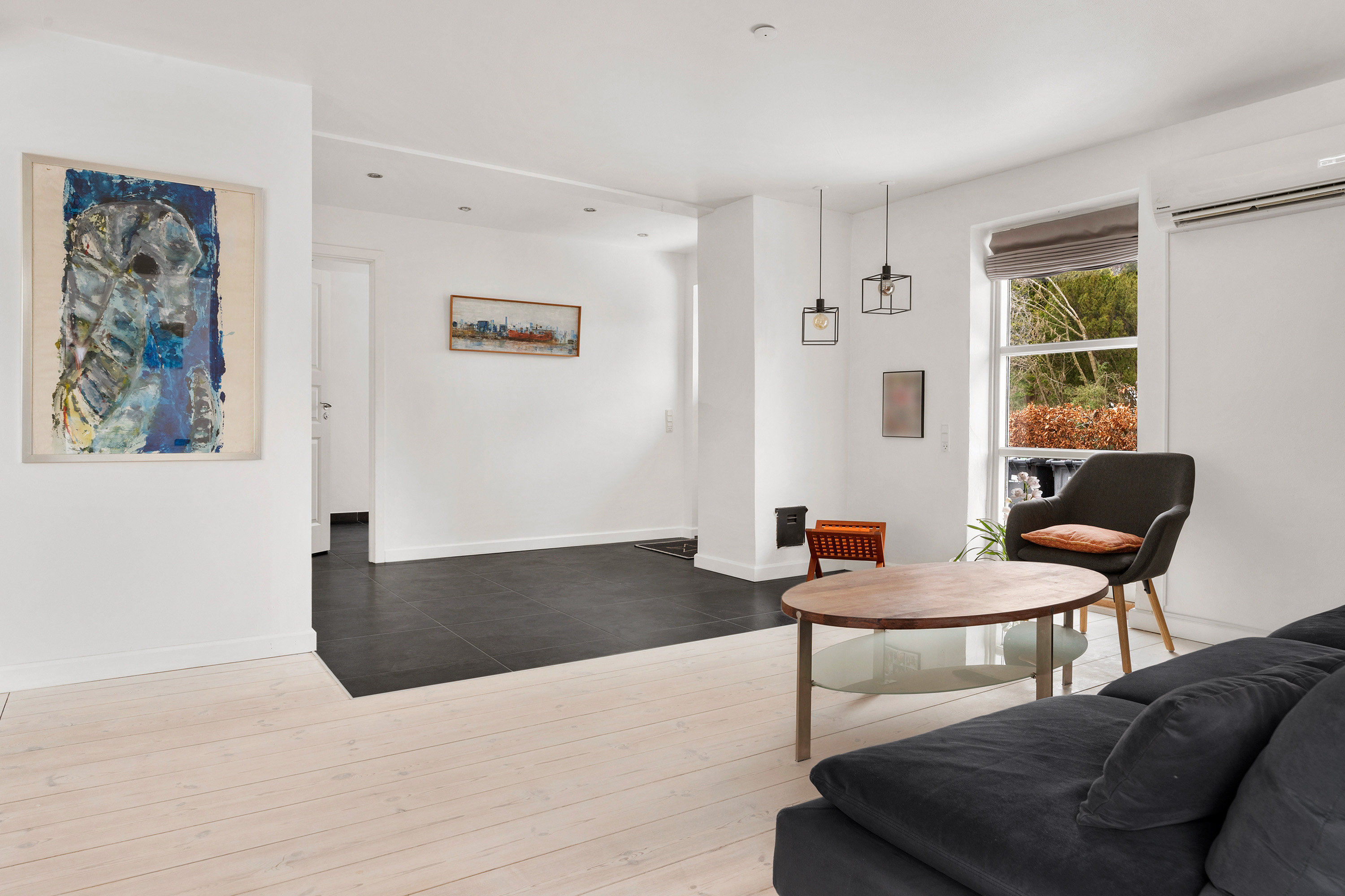 Fremhævet stue billede i fuldskærmstilstand. Billede af Stakkeledet 3, 2970 Hørsholm