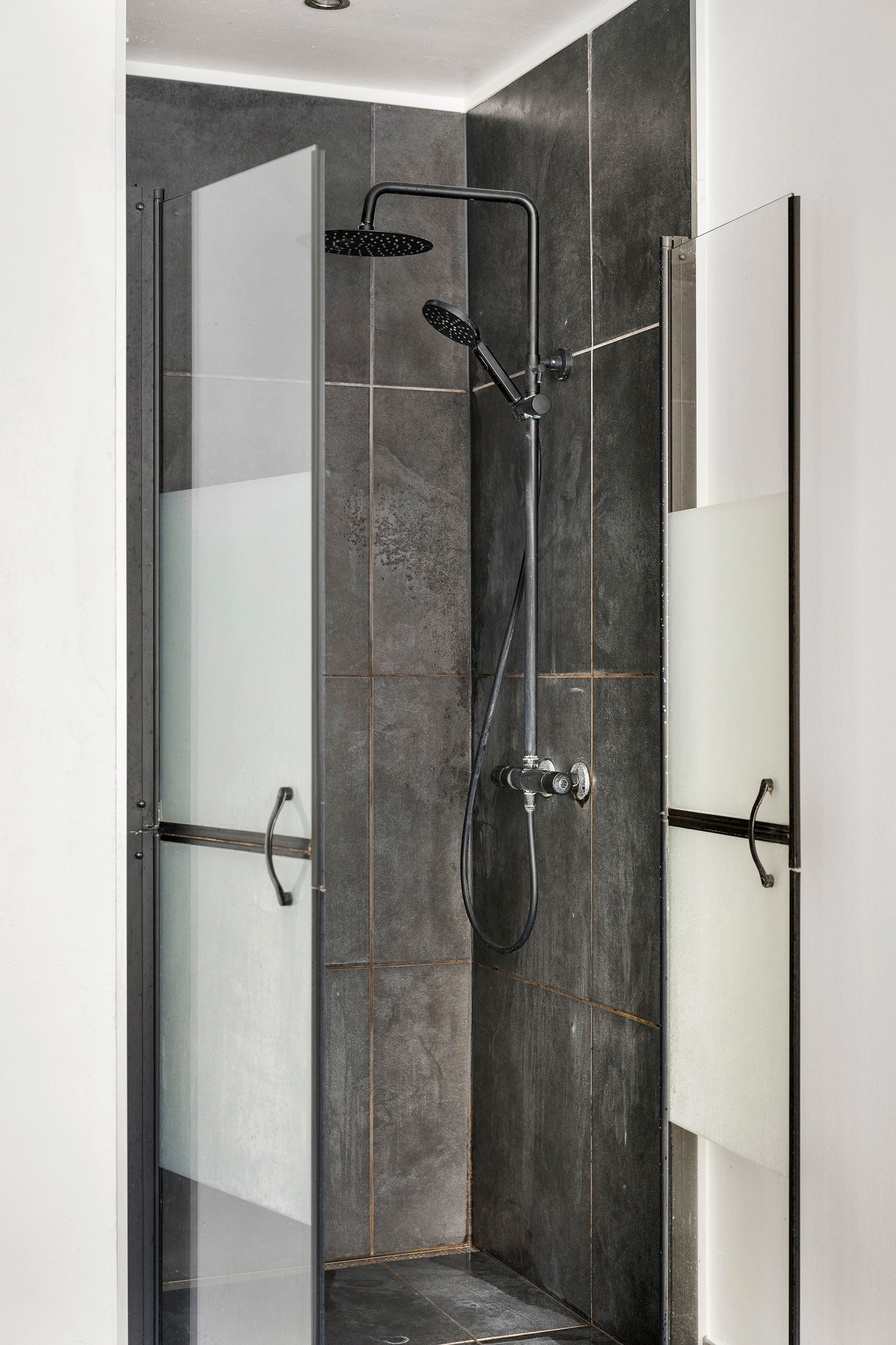 Fremhævet badeværelse billede i fuldskærmstilstand. Billede af Stakkeledet 3, 2970 Hørsholm